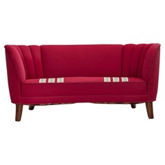 Años 60, sofá danés de 2 plazas "Banana", muebles de lana, patas de madera de roble.