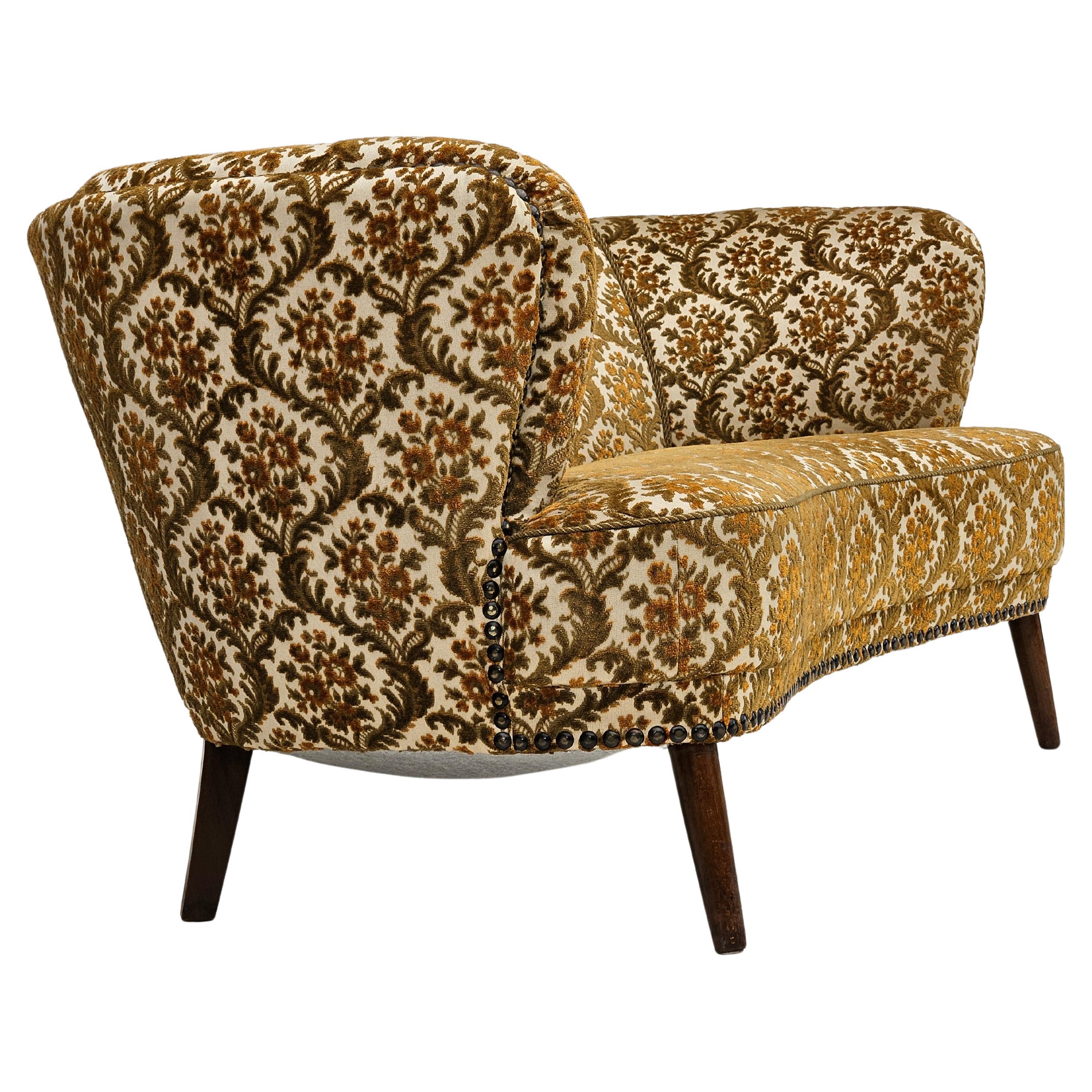 1960er Jahre, dänisches 2-Sitzer-Sofa "Banana", Originalzustand, Möbelstoff. im Angebot