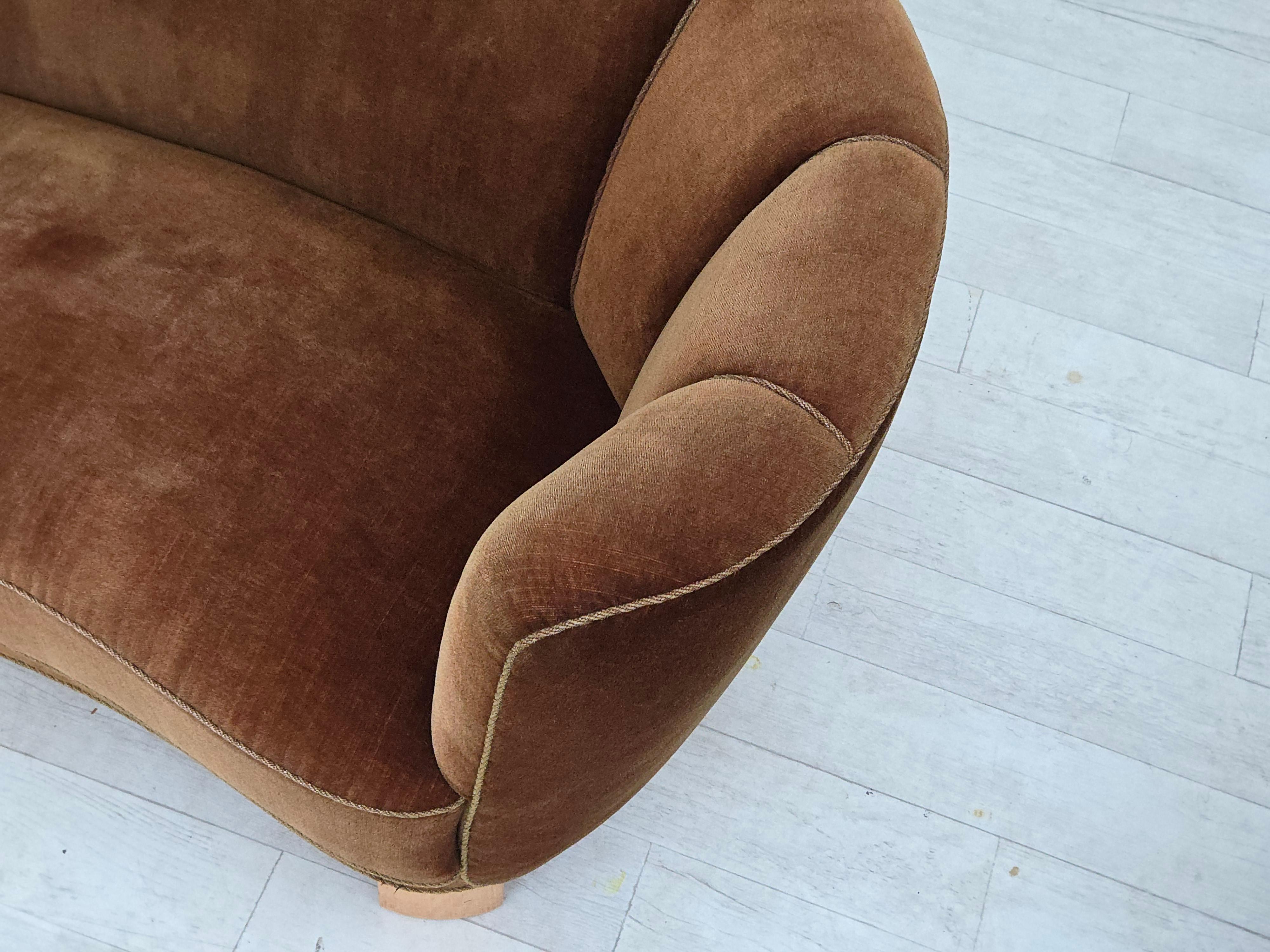 1960s, Danish 2-seater curved sofa, brown furniture velour. In Good Condition For Sale In Tarm, 82