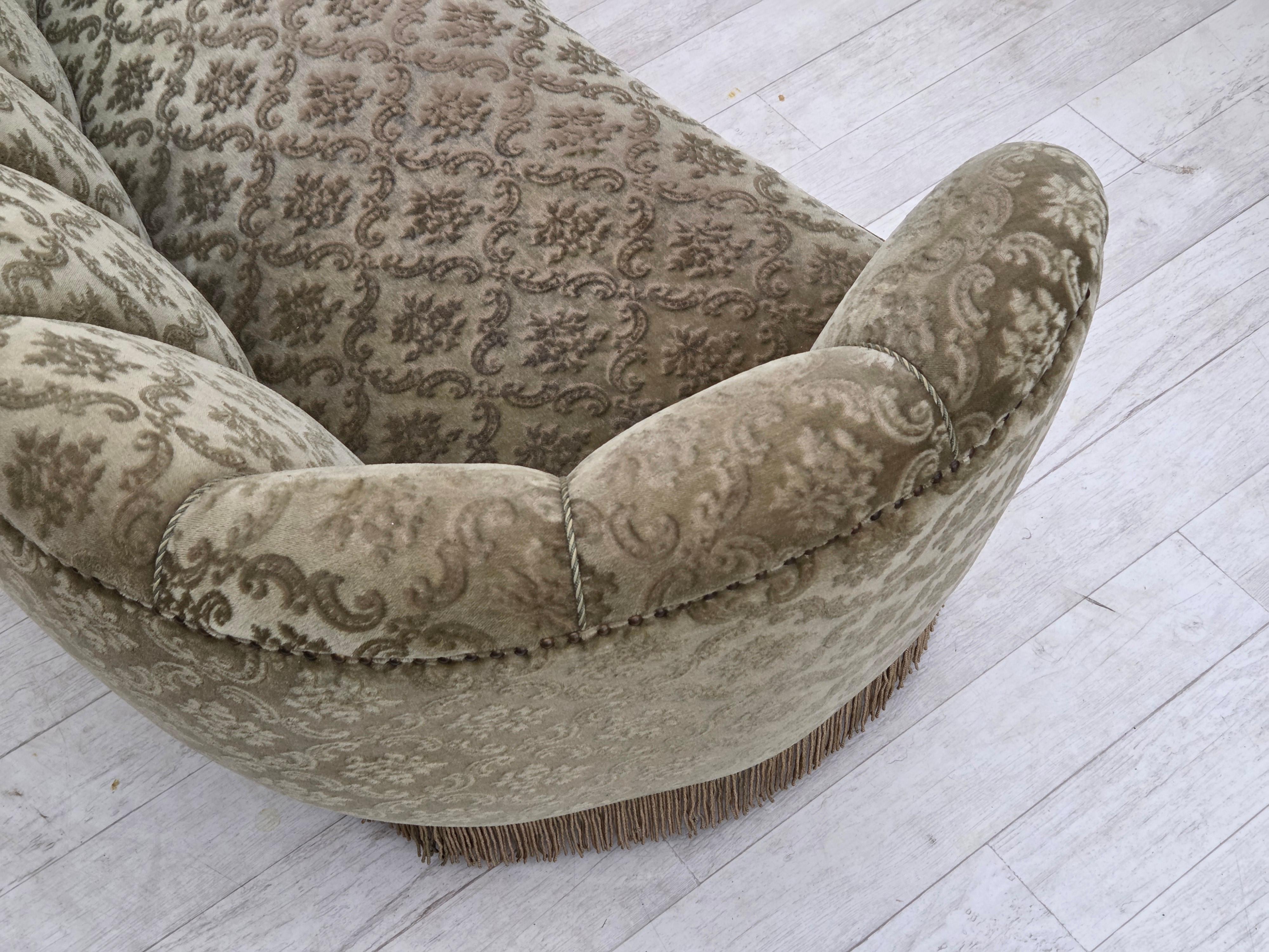 Années 1960, canapé 2 places incurvé Greene & Greene, velours d'ameublement vert clair. en vente 7