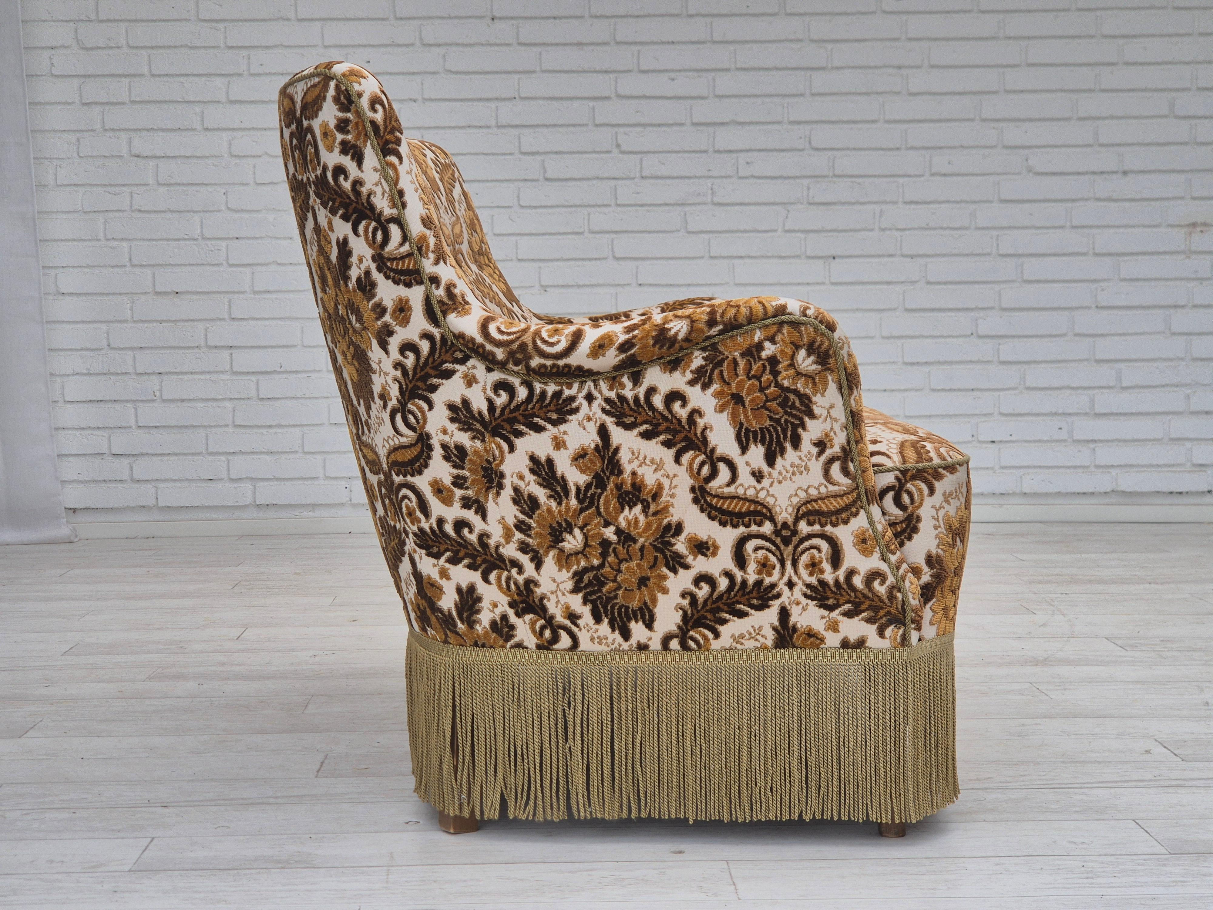 1960s, Danish 2-seater sofa, brown/beige furniture fabric, ash wood legs. In Good Condition For Sale In Tarm, 82