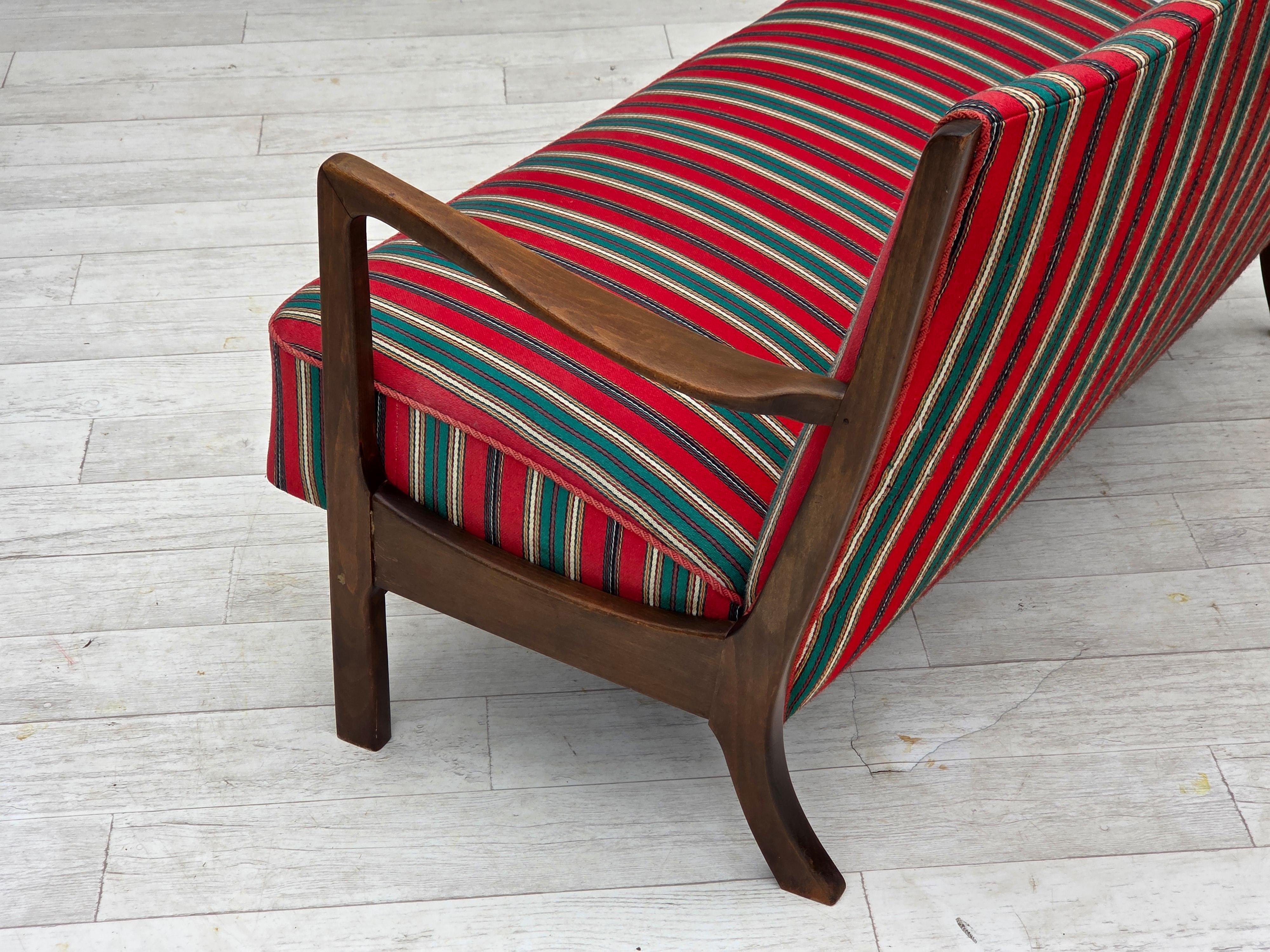 1960s, Danish 2-seater sofa by Fritz Hansen, furniture wool, original condition. For Sale 9