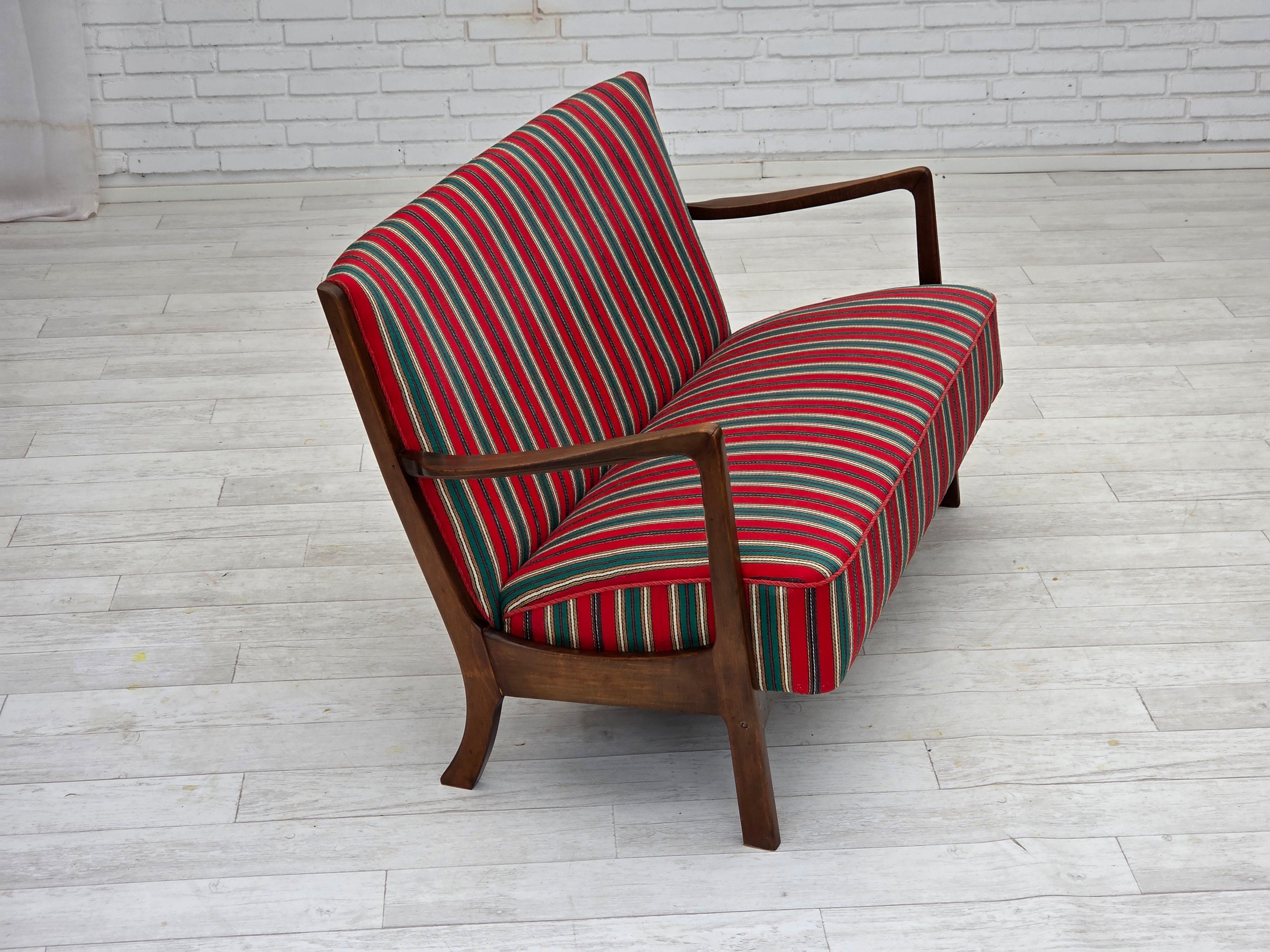 1960s, Danish 2-seater sofa by Fritz Hansen, furniture wool, original condition. For Sale 10