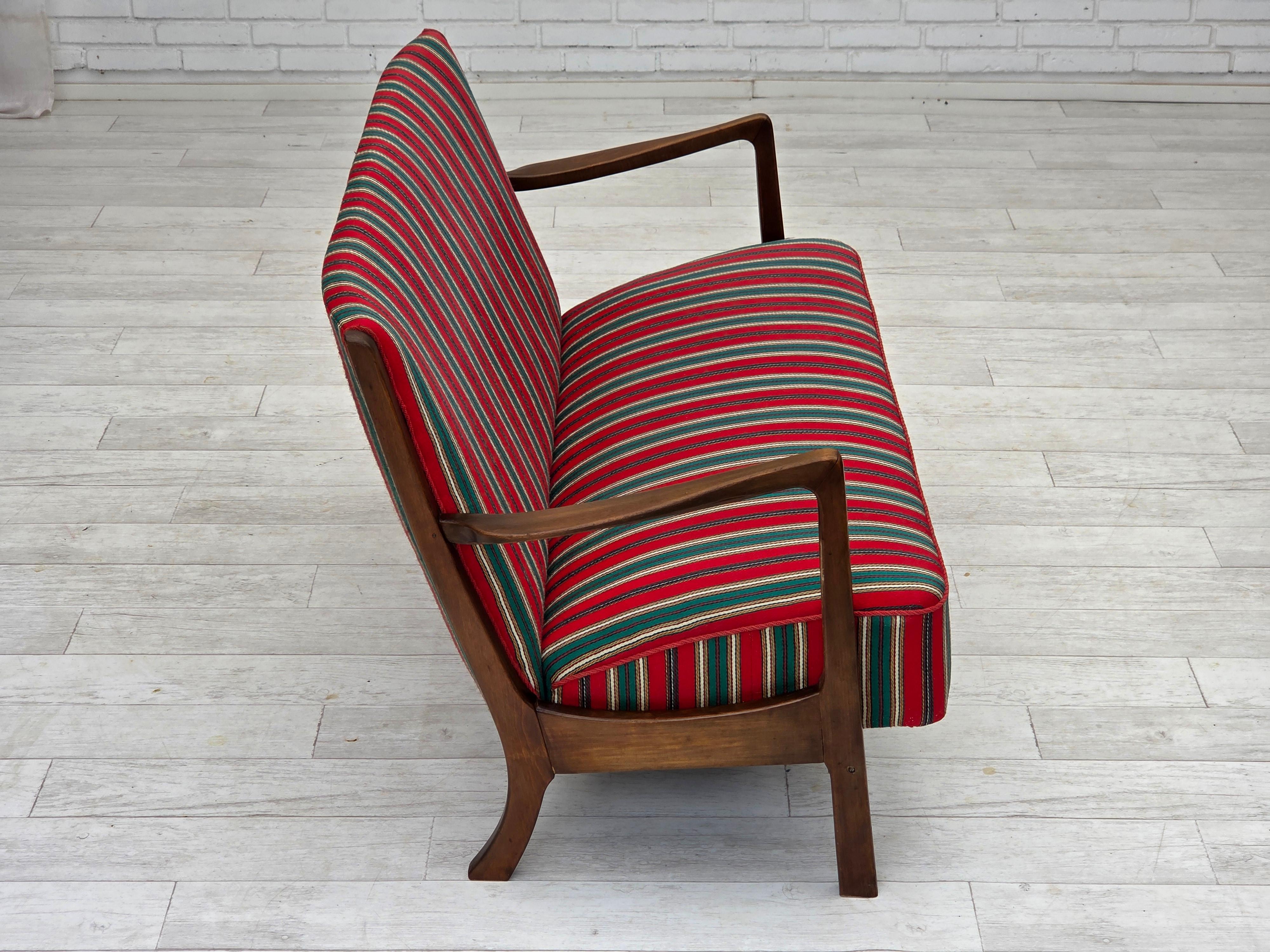 Scandinavian Modern 1960s, Danish 2-seater sofa by Fritz Hansen, furniture wool, original condition. For Sale