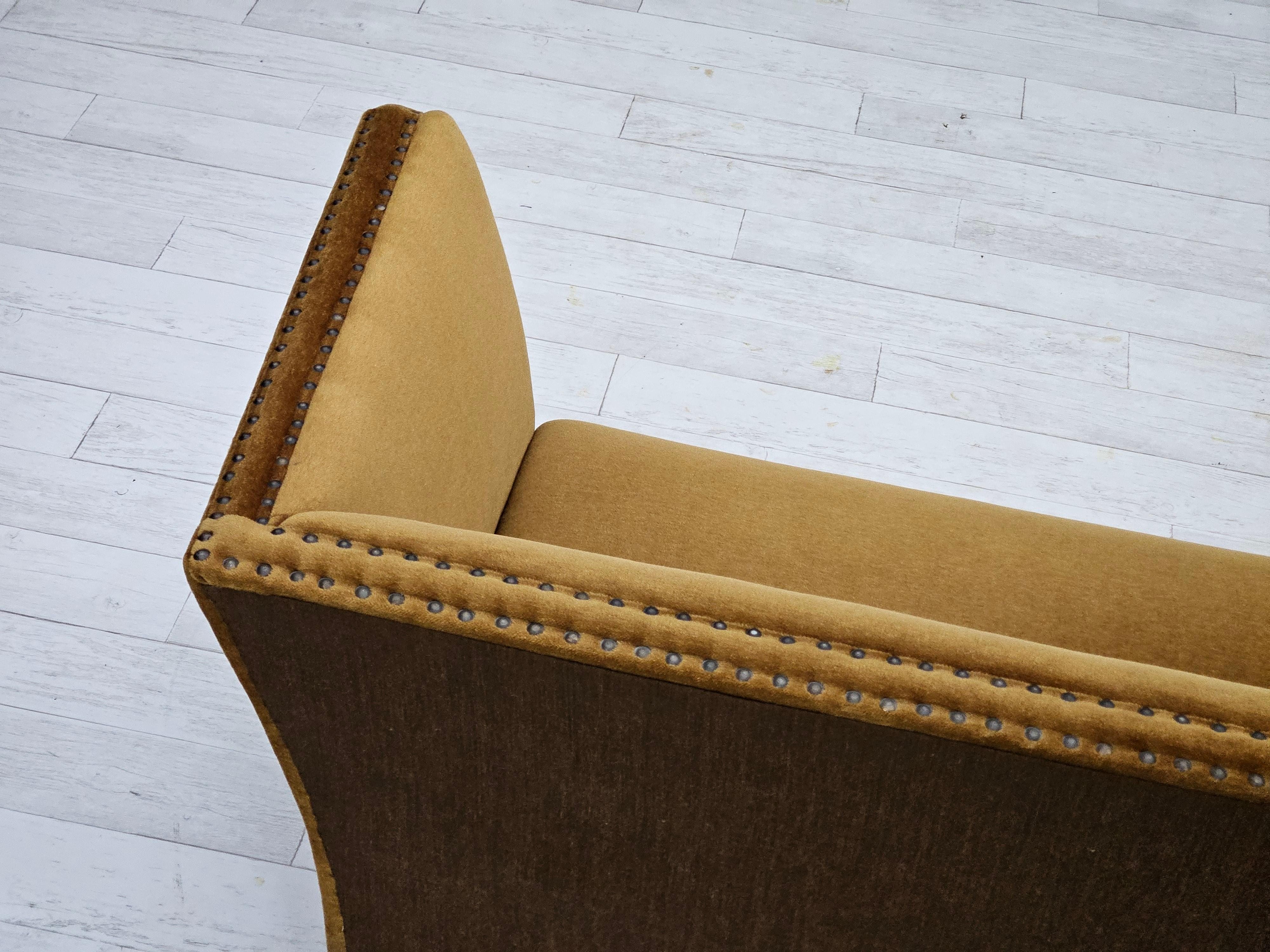 Années 1960, canapé danois à 2 places, velours de mobilier, état d'origine en vente 7