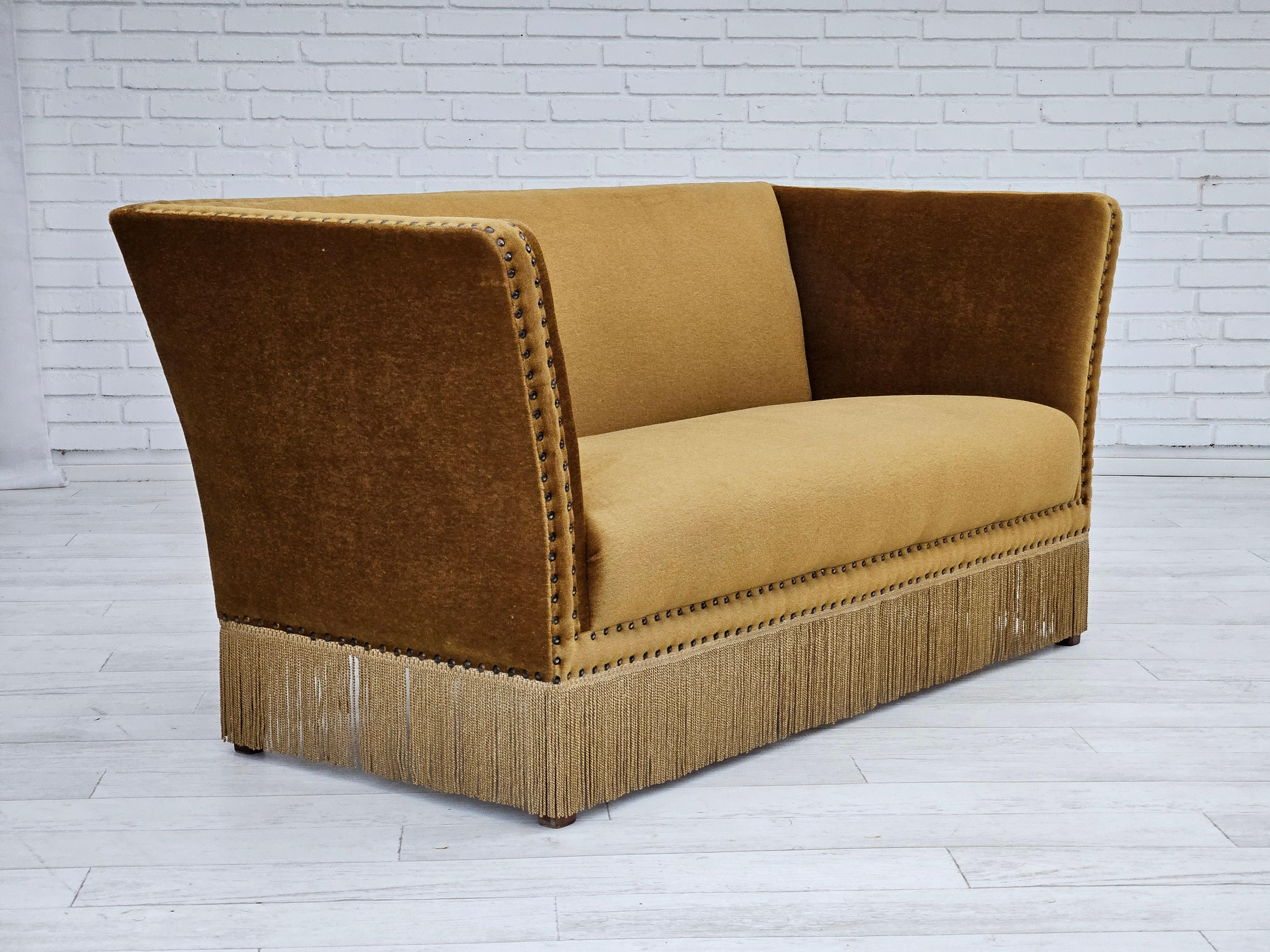 Scandinave moderne Années 1960, canapé danois à 2 places, velours de mobilier, état d'origine en vente
