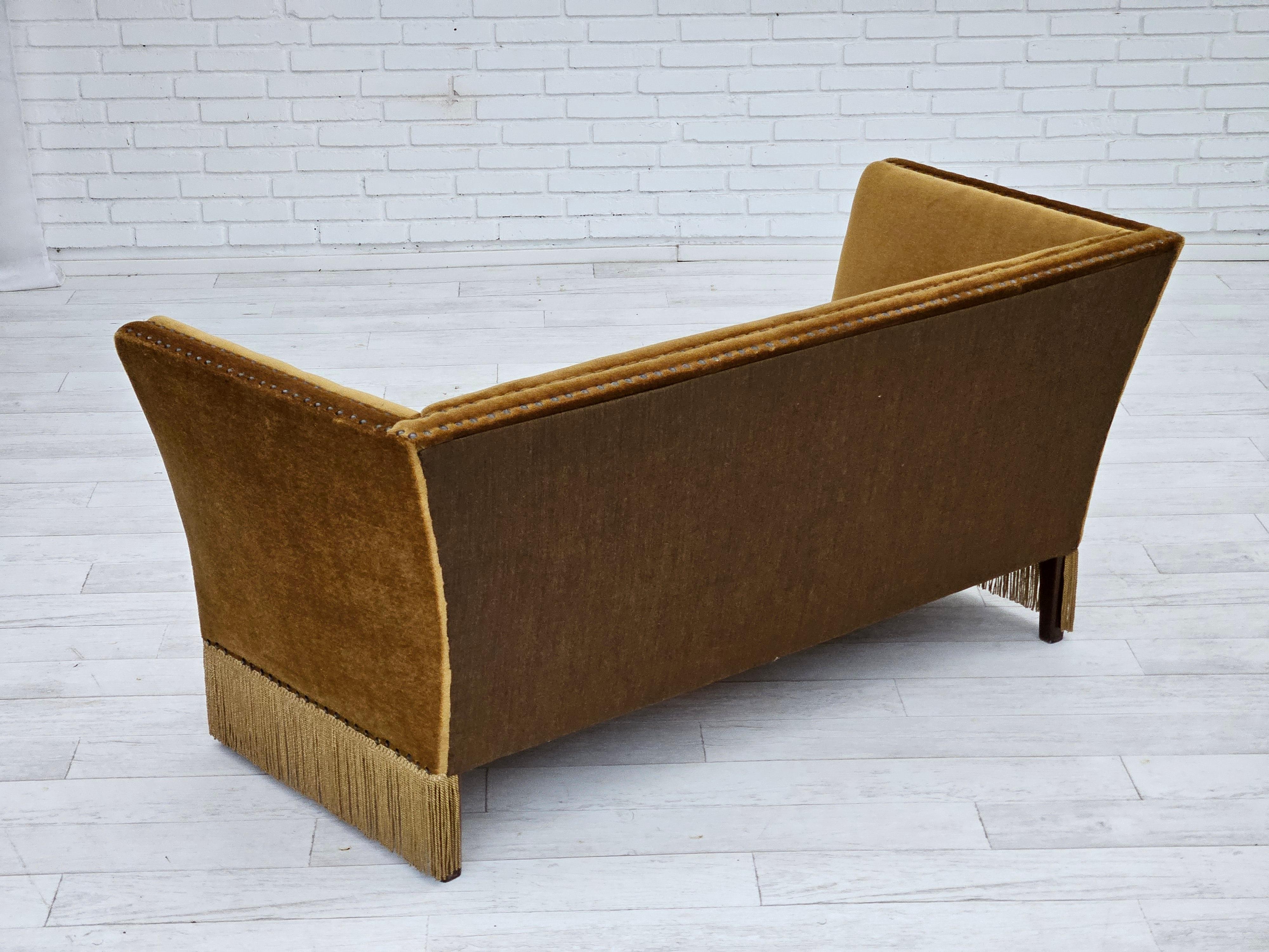 Années 1960, canapé danois à 2 places, velours de mobilier, état d'origine en vente 1