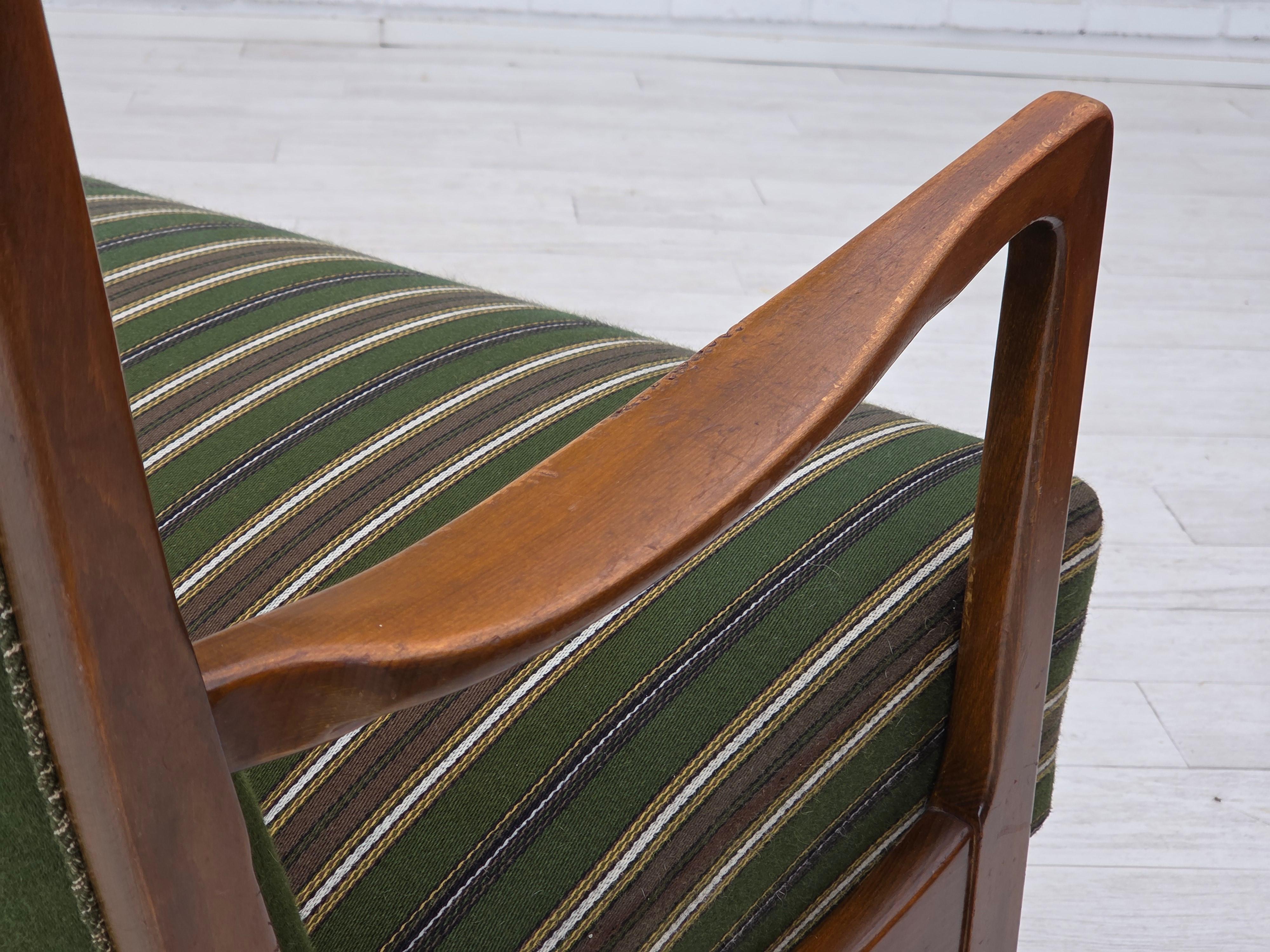 1960s, Danish 2-seater sofa, furniture wool, beech wood, original. For Sale 4