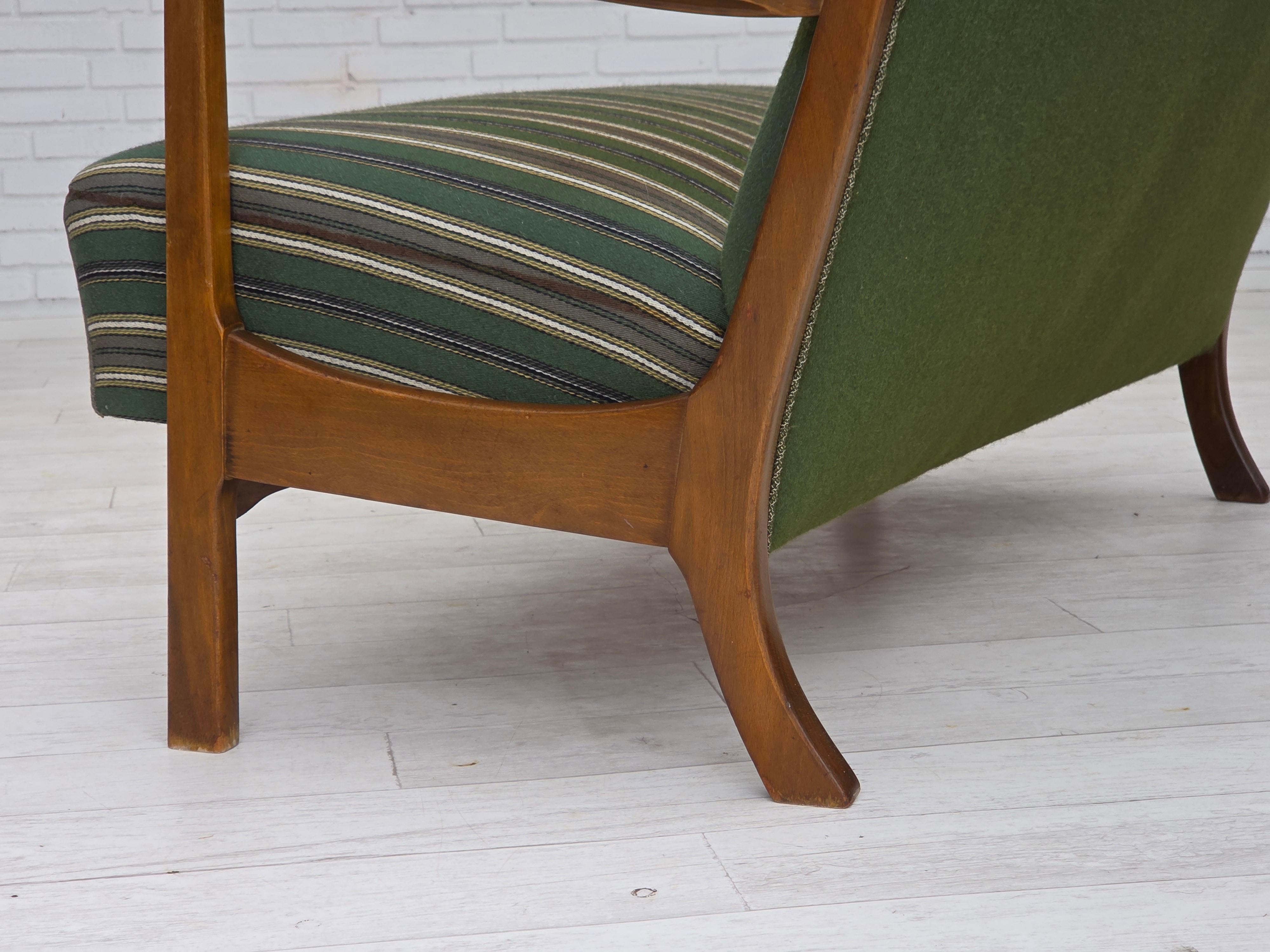 1960s, Danish 2-seater sofa, furniture wool, beech wood, original. For Sale 5