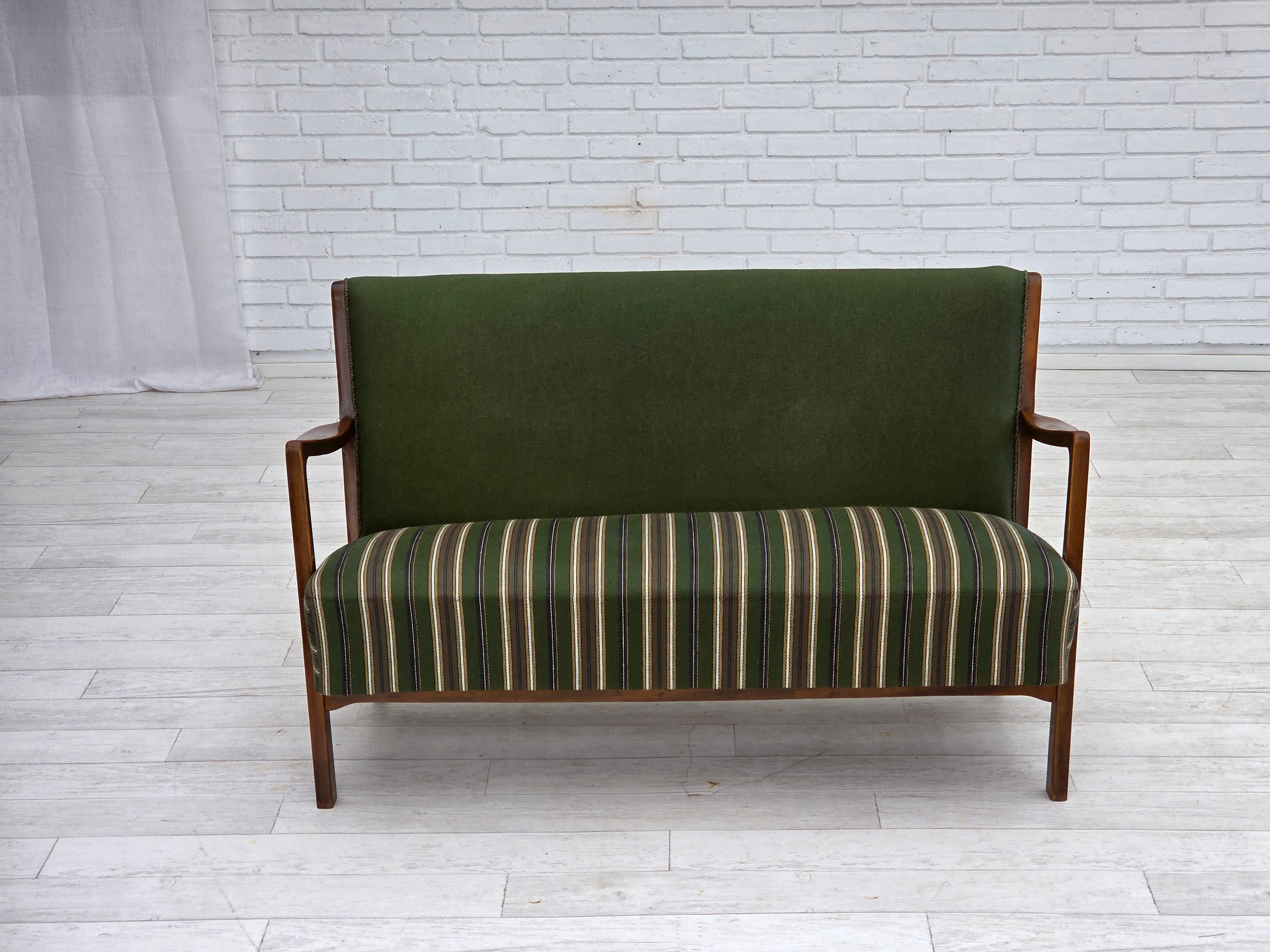 1960s, Danish 2-seater sofa, furniture wool, beech wood, original. For Sale 3
