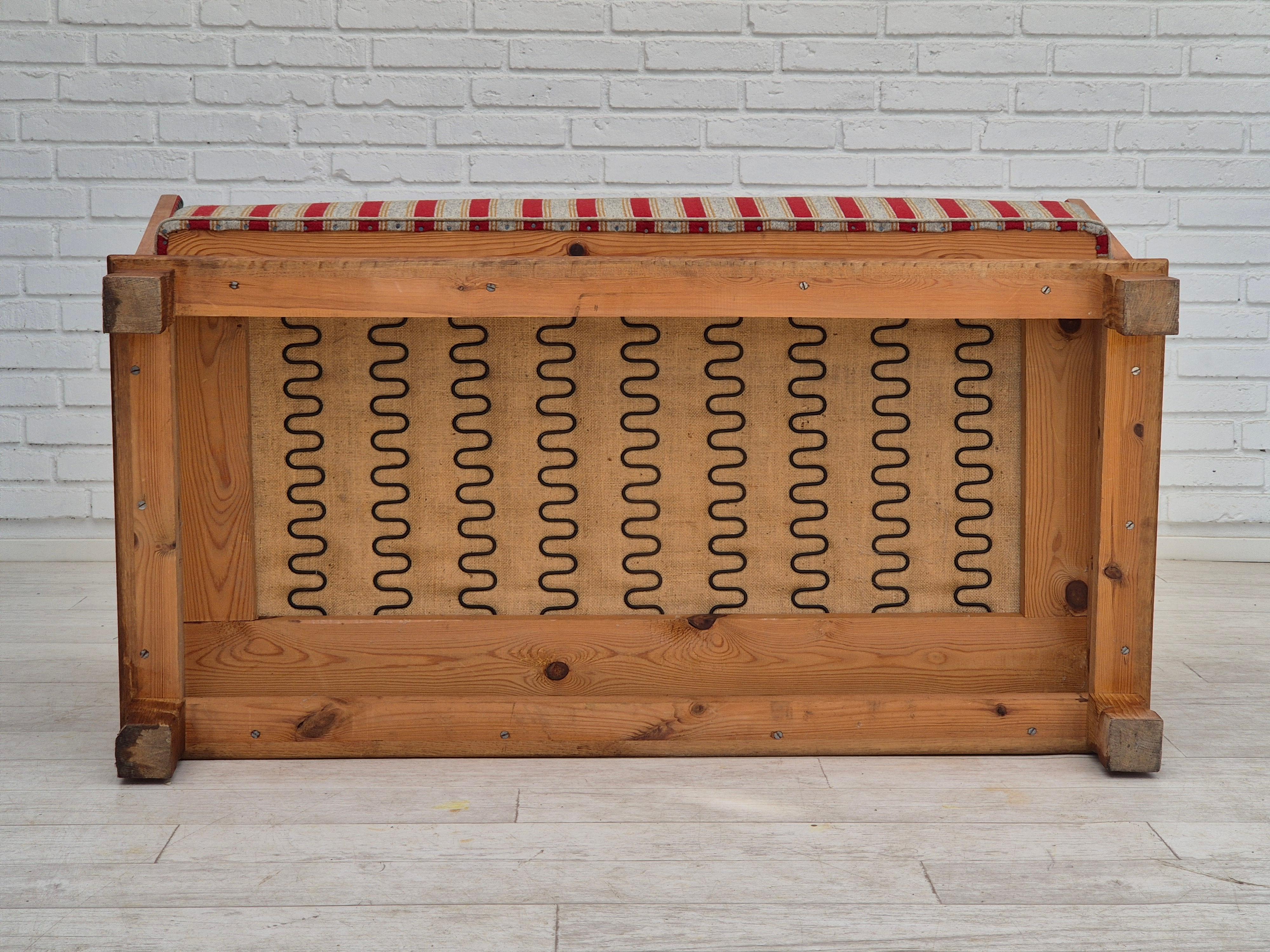 1960er Jahre, Dänisches 2-Sitzer-Sofa, Möbelwolle, Eichenholz, Orginalzustand. im Angebot 7