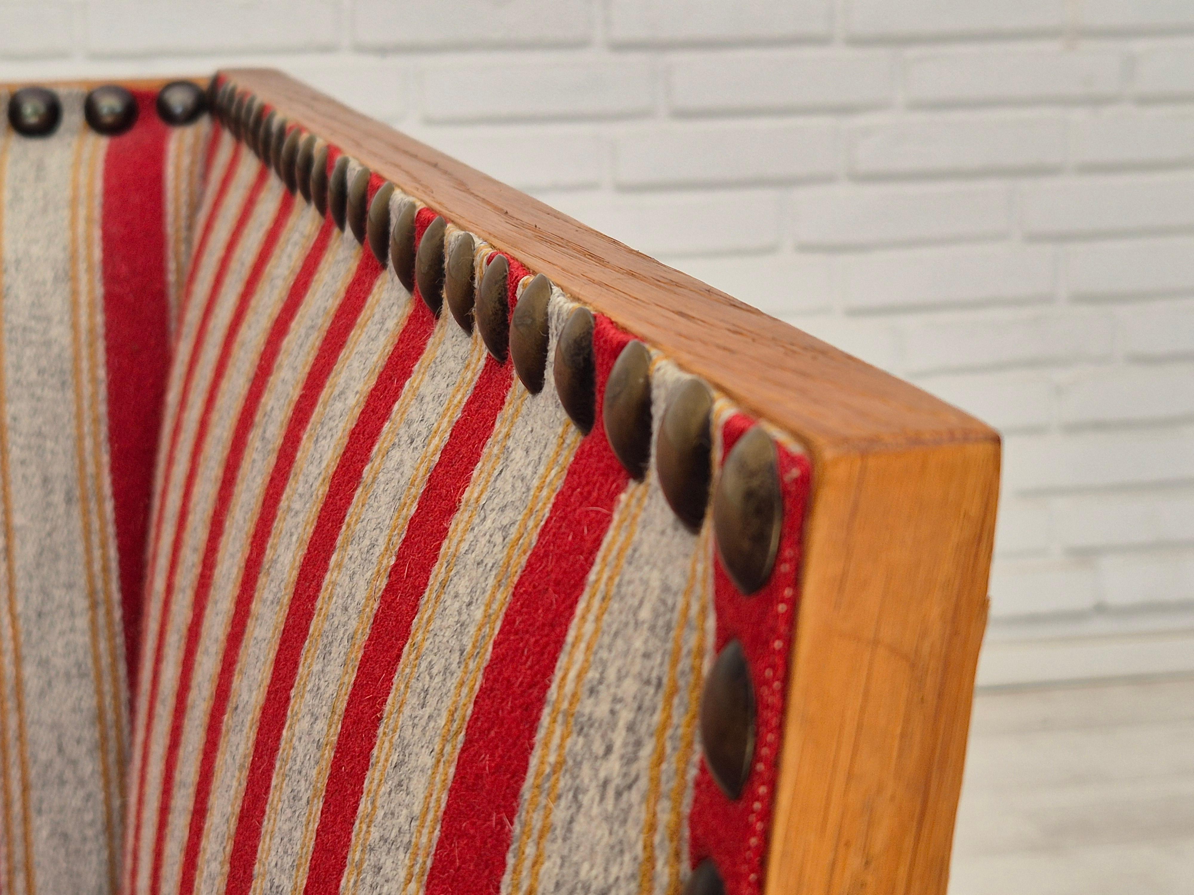 1960er Jahre, Dänisches 2-Sitzer-Sofa, Möbelwolle, Eichenholz, Orginalzustand. im Angebot 9