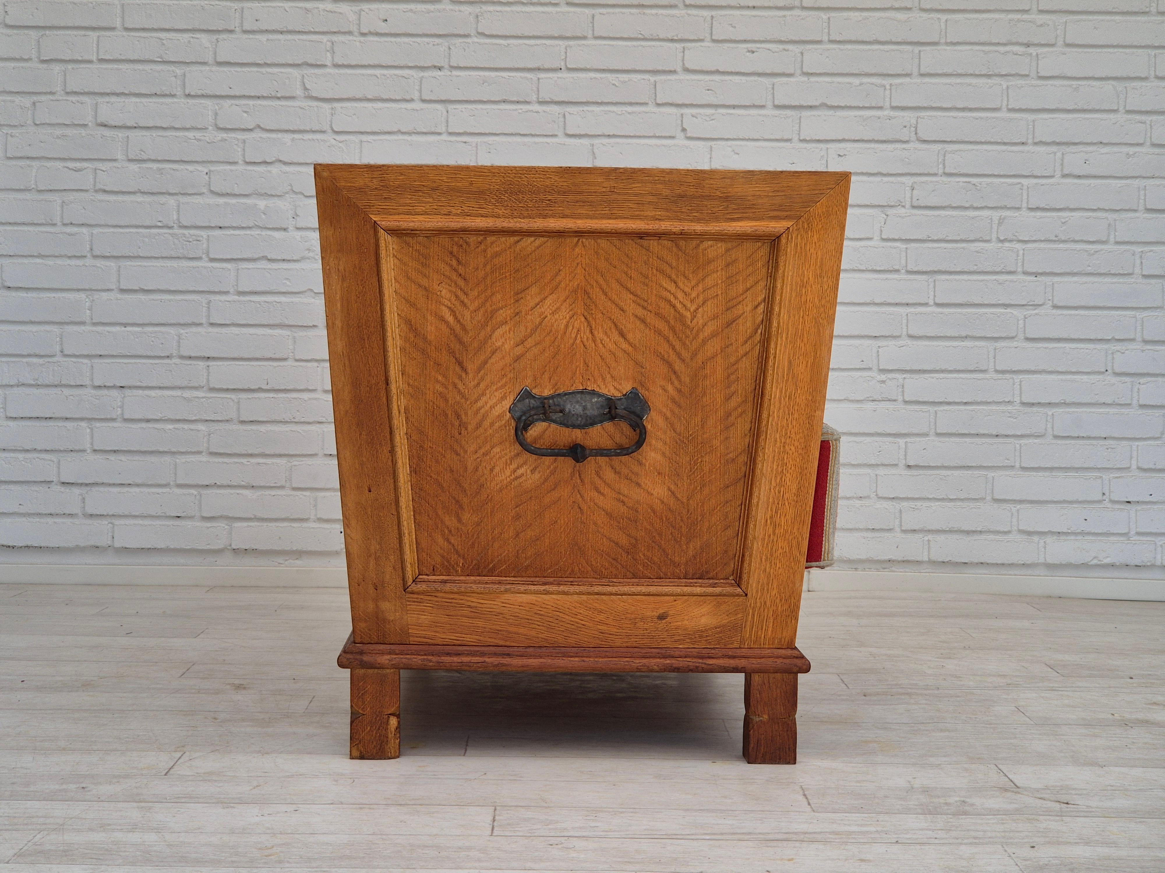 1960er Jahre, Dänisches 2-Sitzer-Sofa, Möbelwolle, Eichenholz, Orginalzustand. im Zustand „Gut“ im Angebot in Tarm, 82