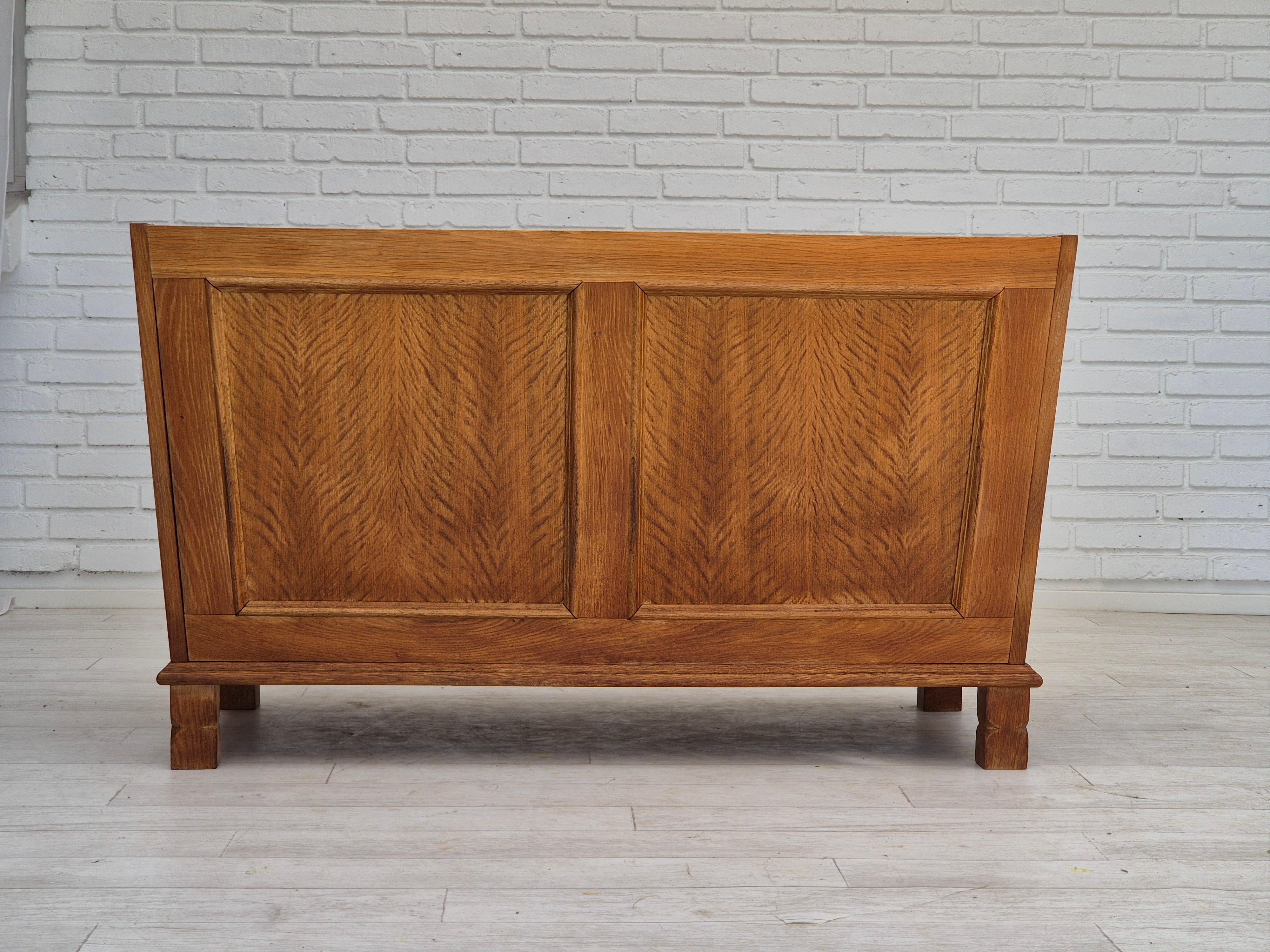 1960er Jahre, Dänisches 2-Sitzer-Sofa, Möbelwolle, Eichenholz, Orginalzustand. (Wolle) im Angebot