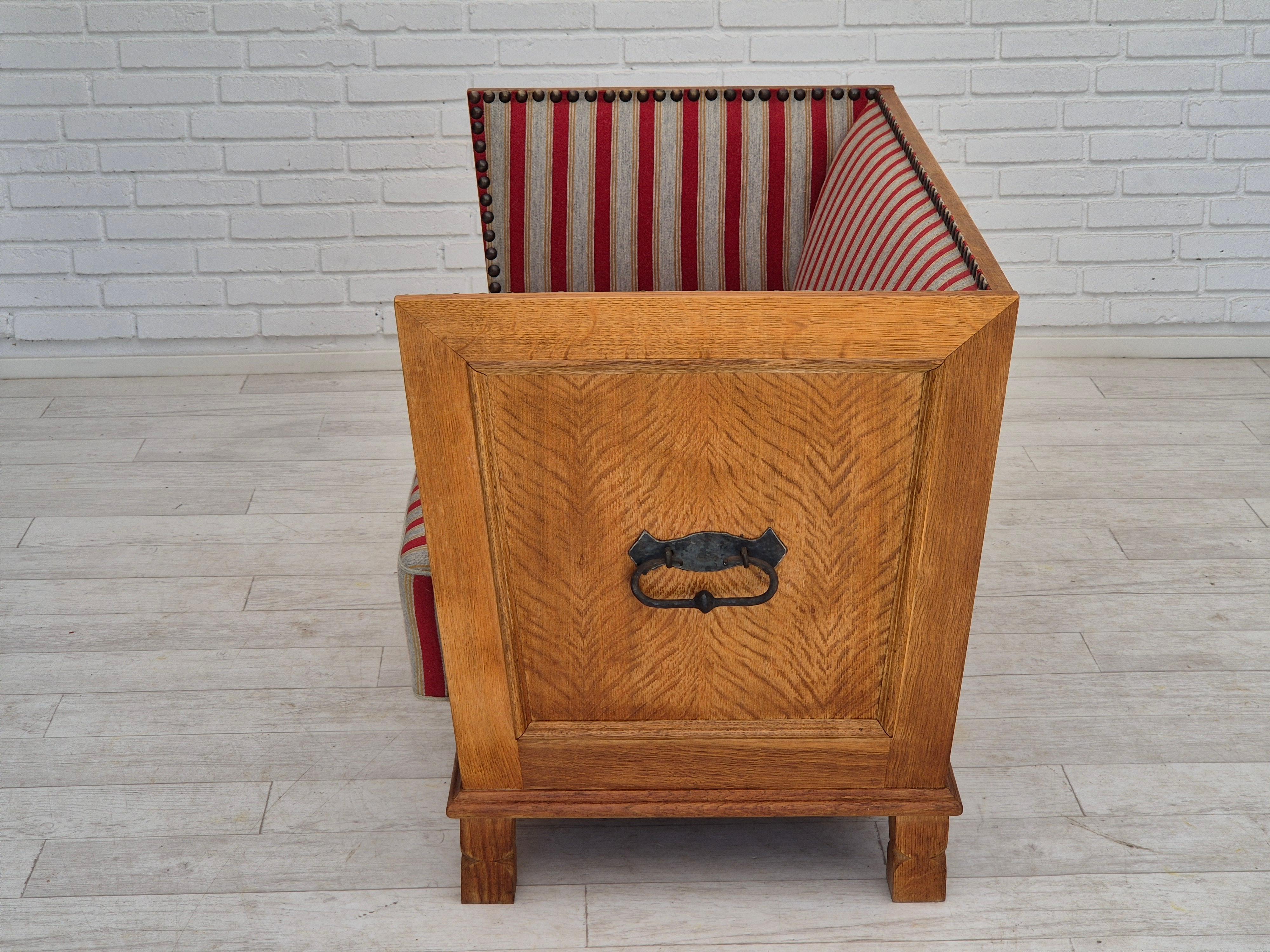 1960er Jahre, Dänisches 2-Sitzer-Sofa, Möbelwolle, Eichenholz, Orginalzustand. im Angebot 2