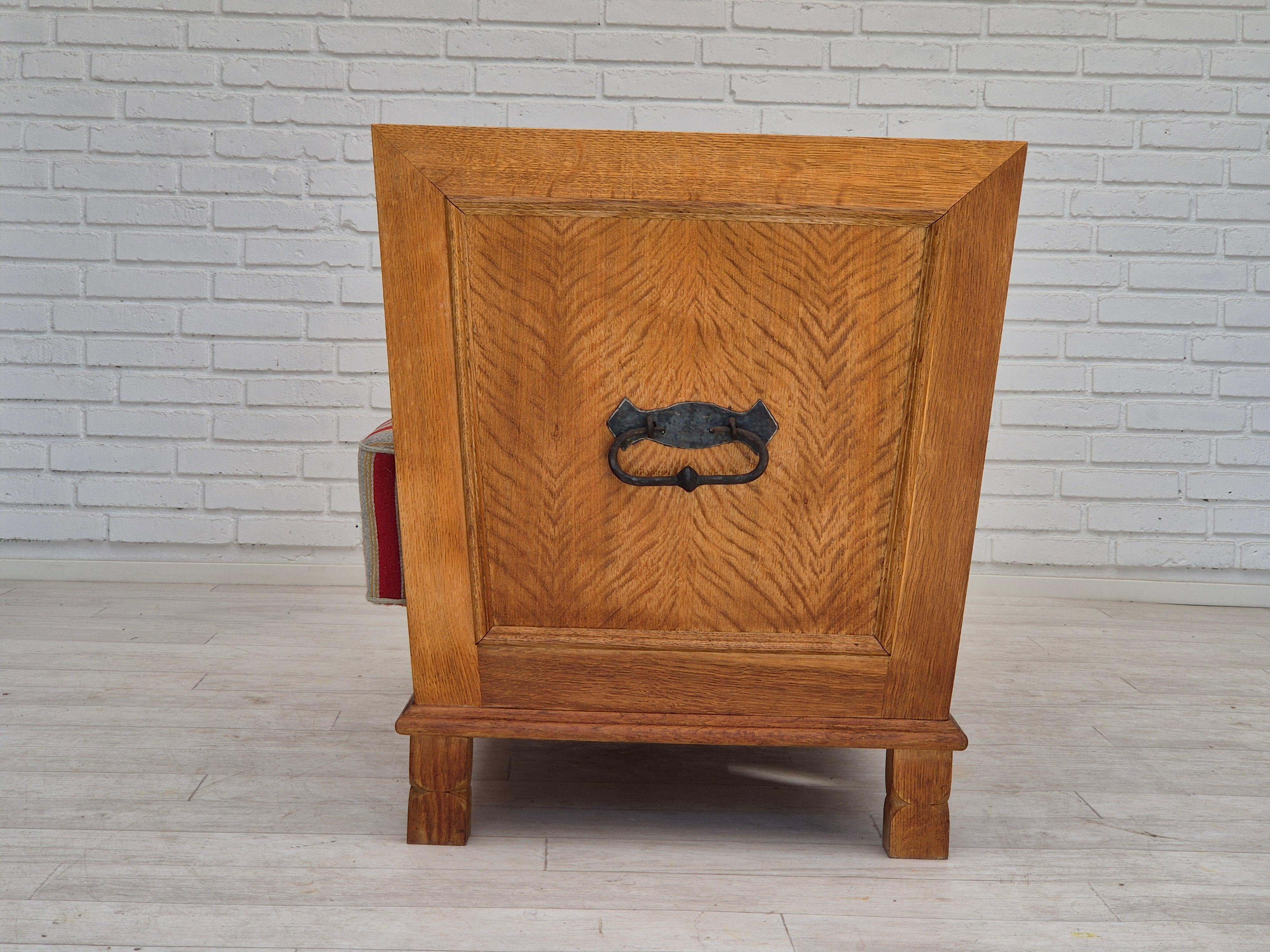 1960er Jahre, Dänisches 2-Sitzer-Sofa, Möbelwolle, Eichenholz, Orginalzustand. im Angebot 3