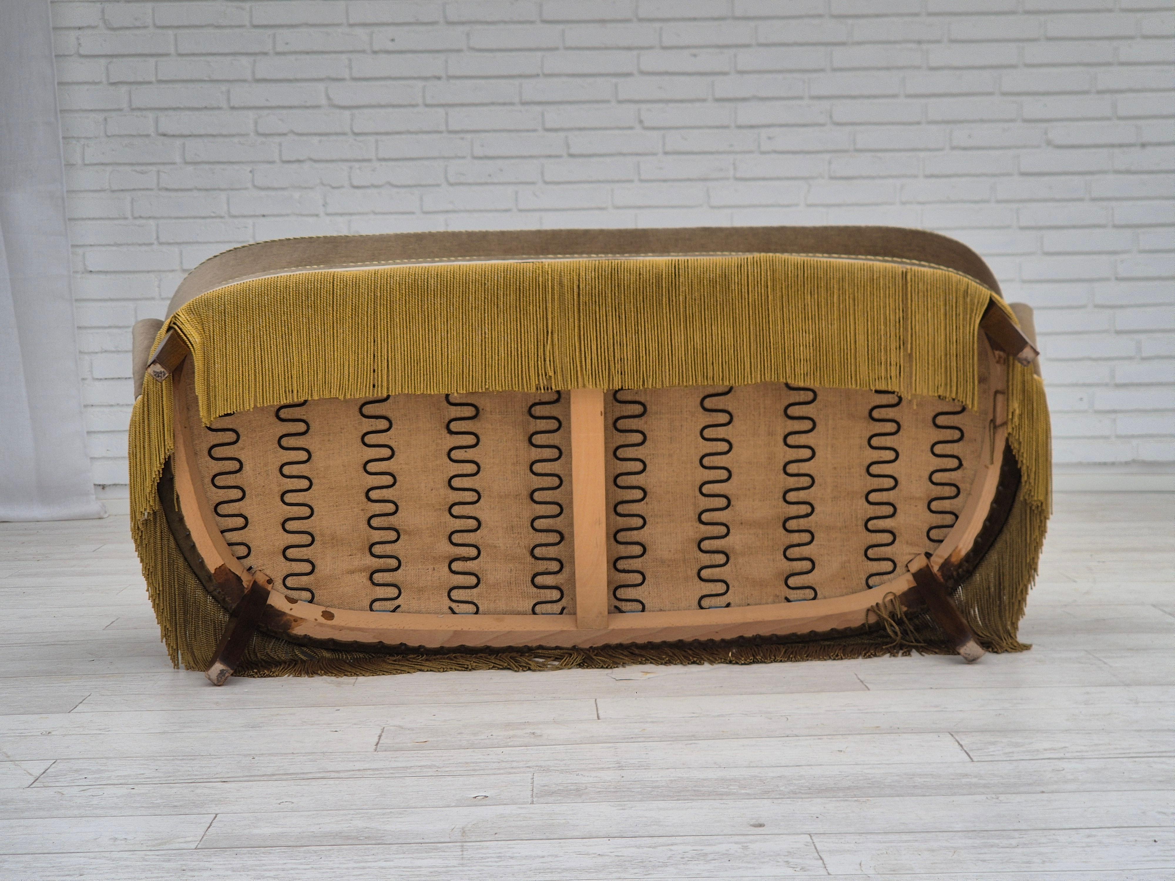 1960, canapé 2 places Greene & Greene, velours d'ameublement vert, état d'origine. en vente 5