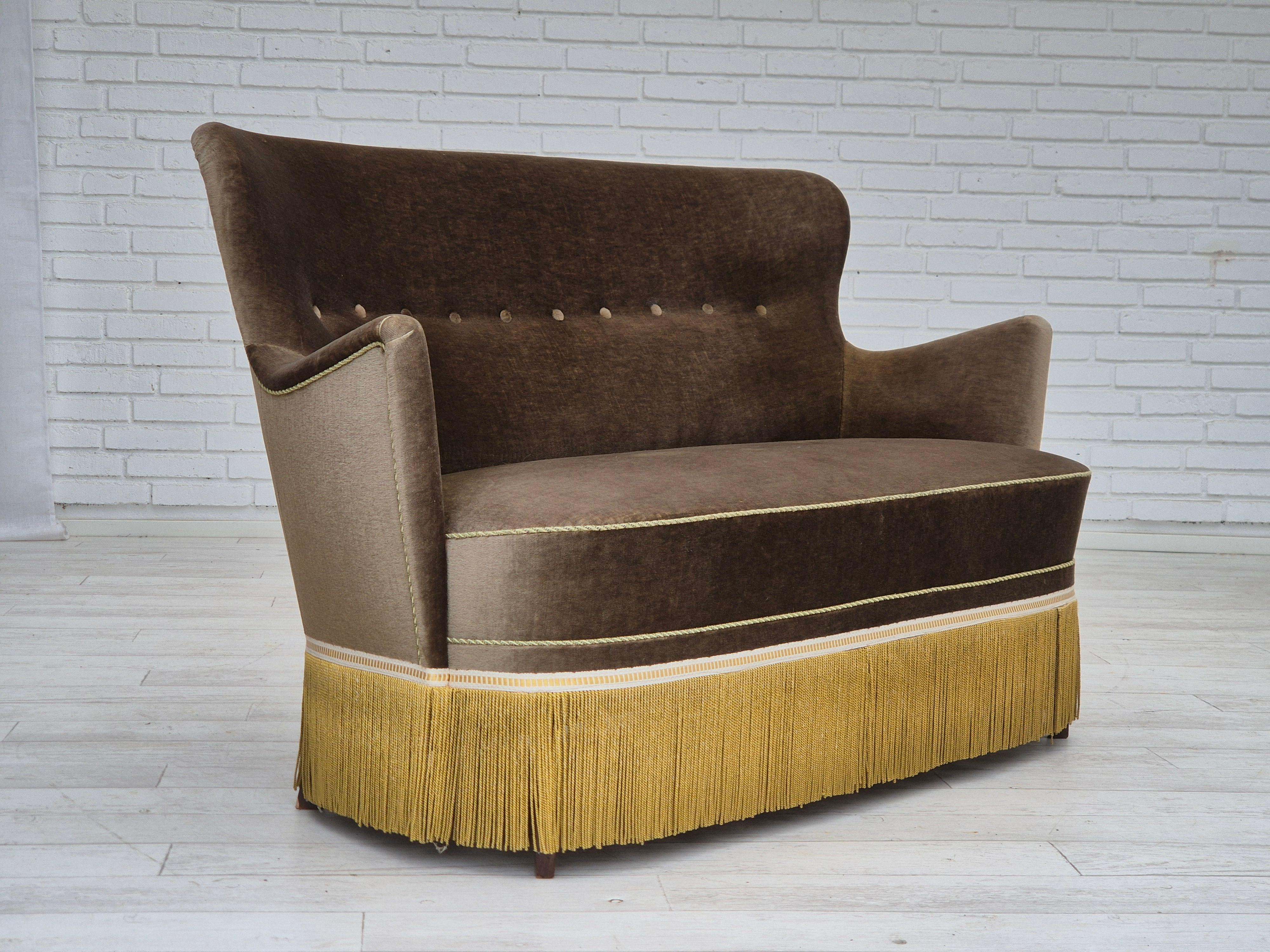 Scandinave moderne 1960, canapé 2 places Greene & Greene, velours d'ameublement vert, état d'origine. en vente