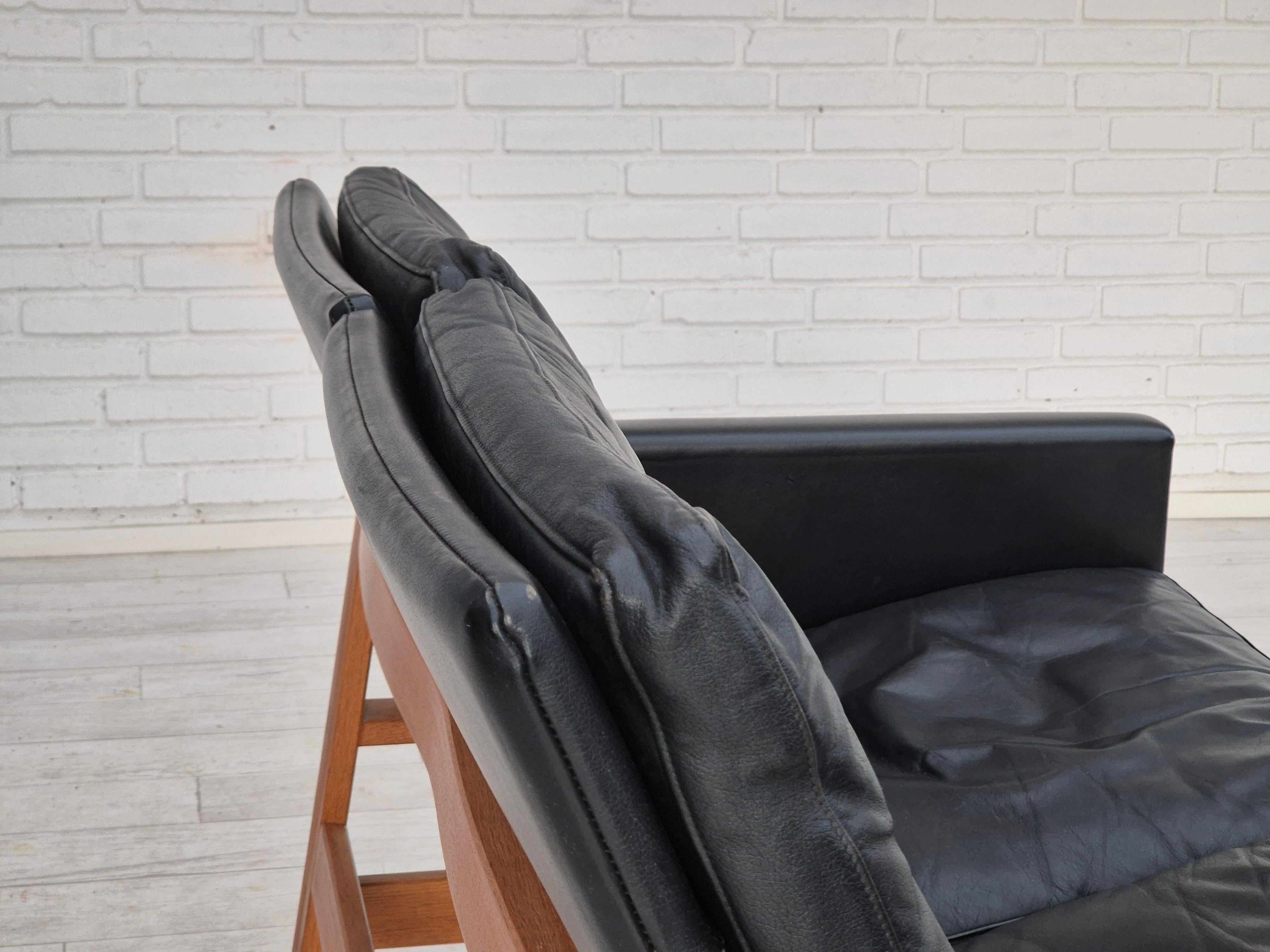 1960er Jahre, dänisches 2-Sitzer-Sofa im Originalzustand, Möbel aus Leder, Eichenholz. im Angebot 4