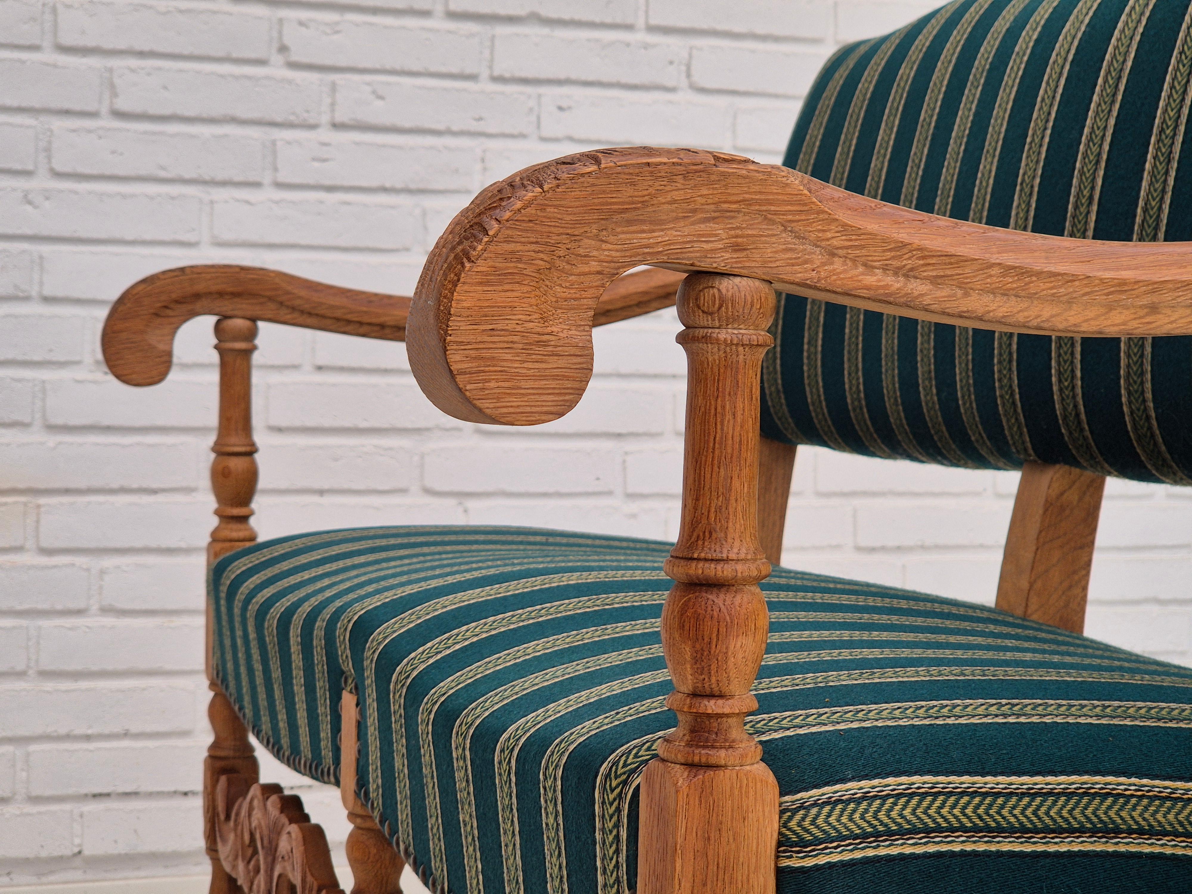 1960s, Danish 2 seater sofa, original condition, furniture wool fabric, oak. en vente 7
