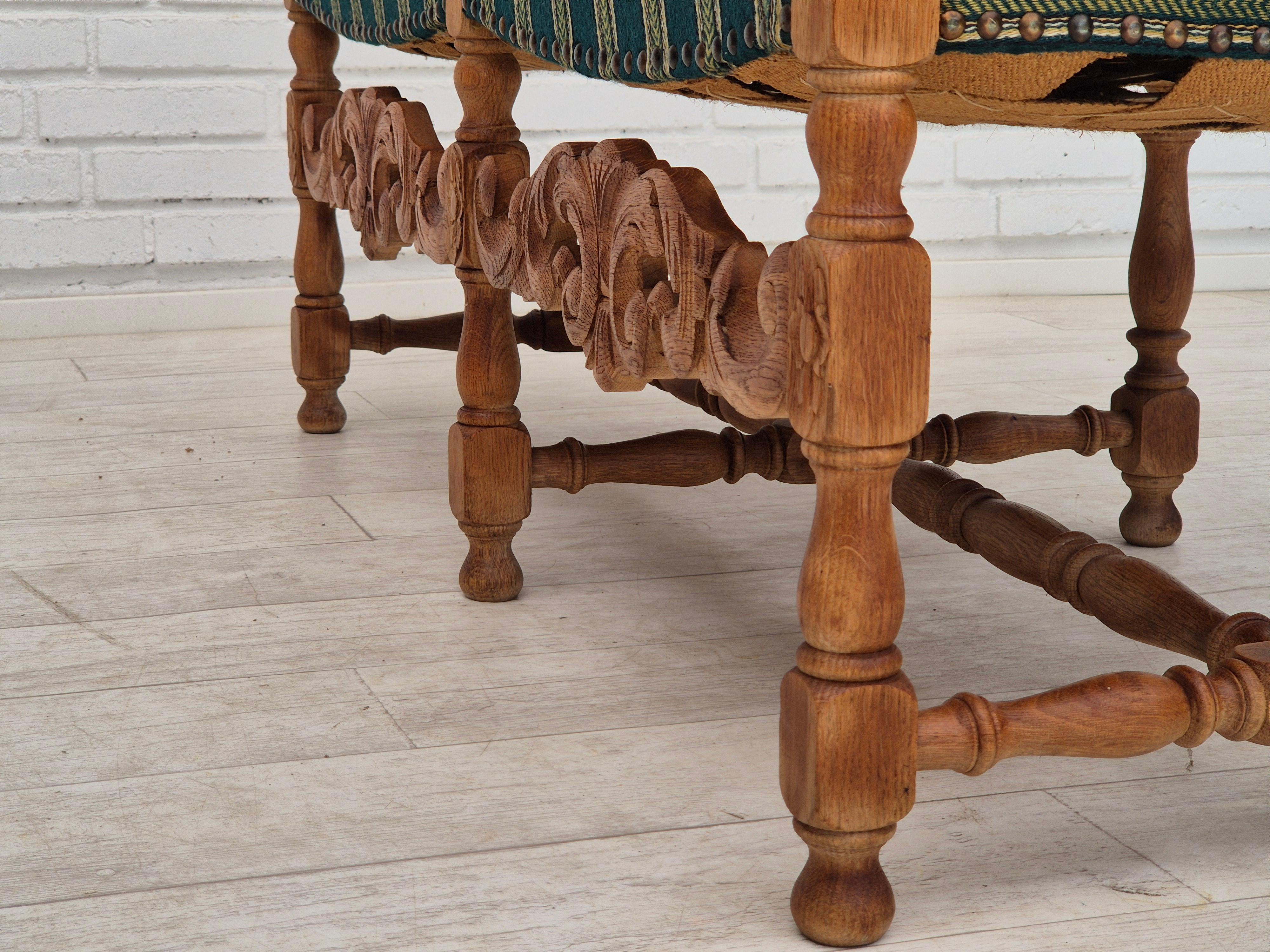 1960s, Danish 2 seater sofa, original condition, furniture wool fabric, oak. en vente 1