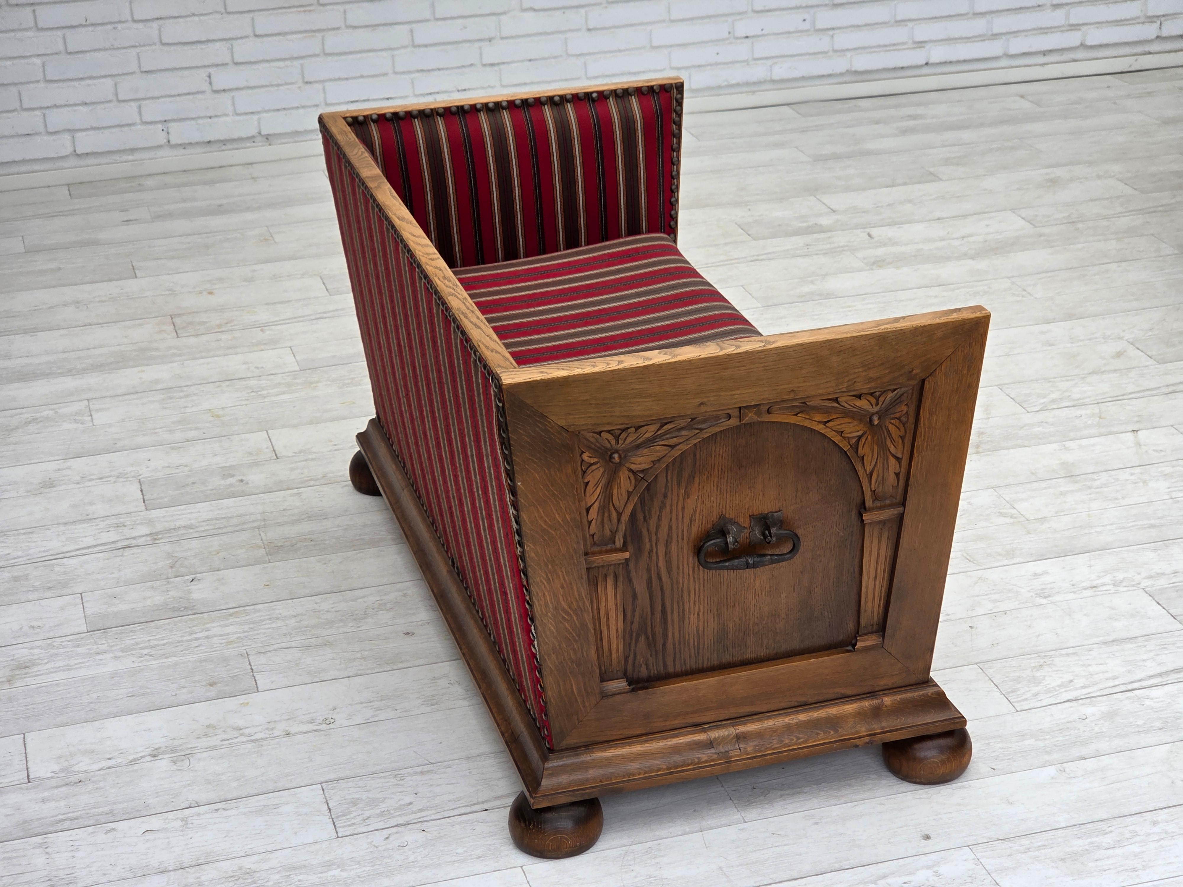 Años 60, sofá danés de 2 plazas, estado original, muebles de lana, madera de roble. en Bueno estado para la venta en Tarm, 82