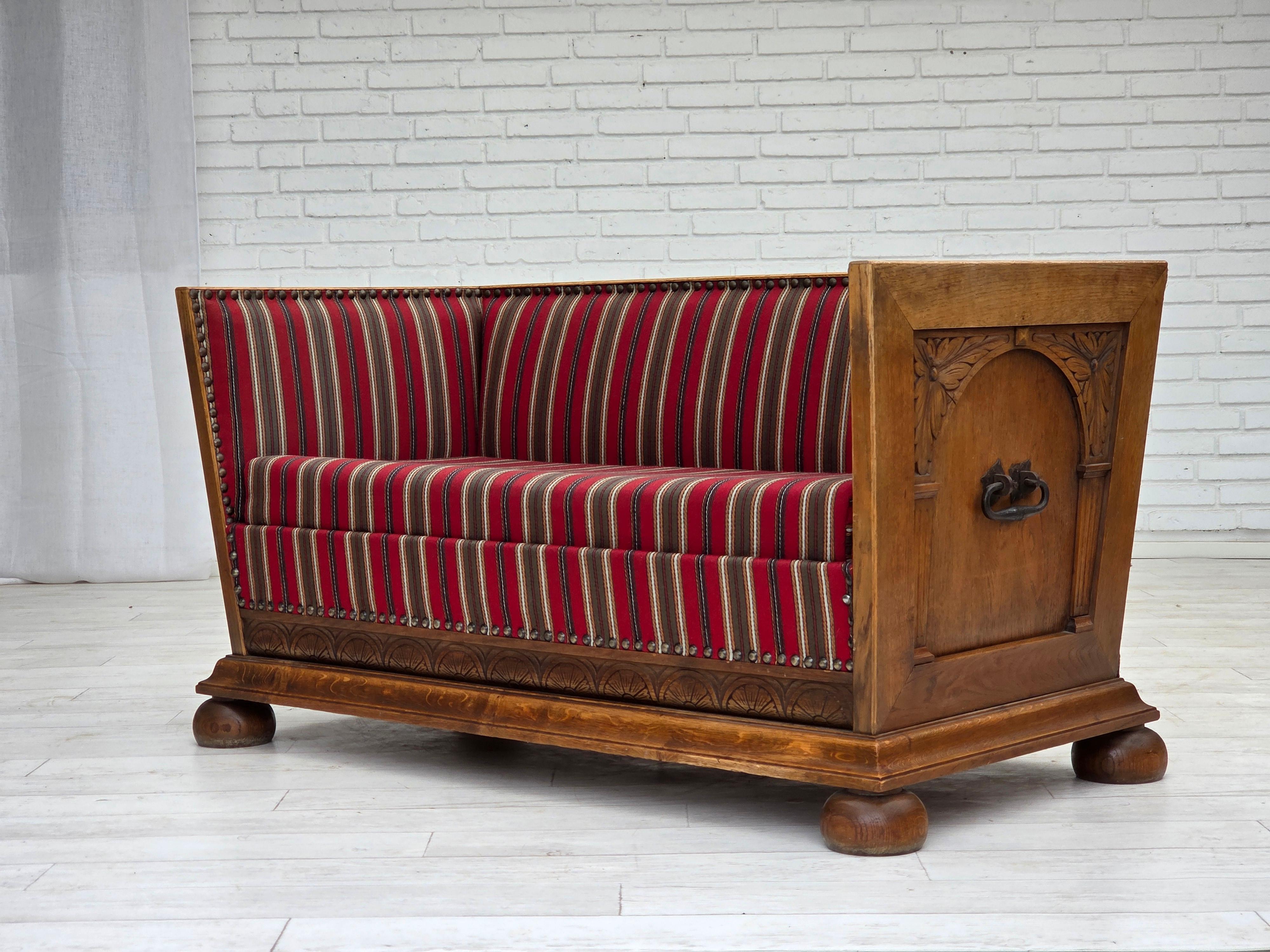 Años 60, sofá danés de 2 plazas, estado original, muebles de lana, madera de roble. en venta 1
