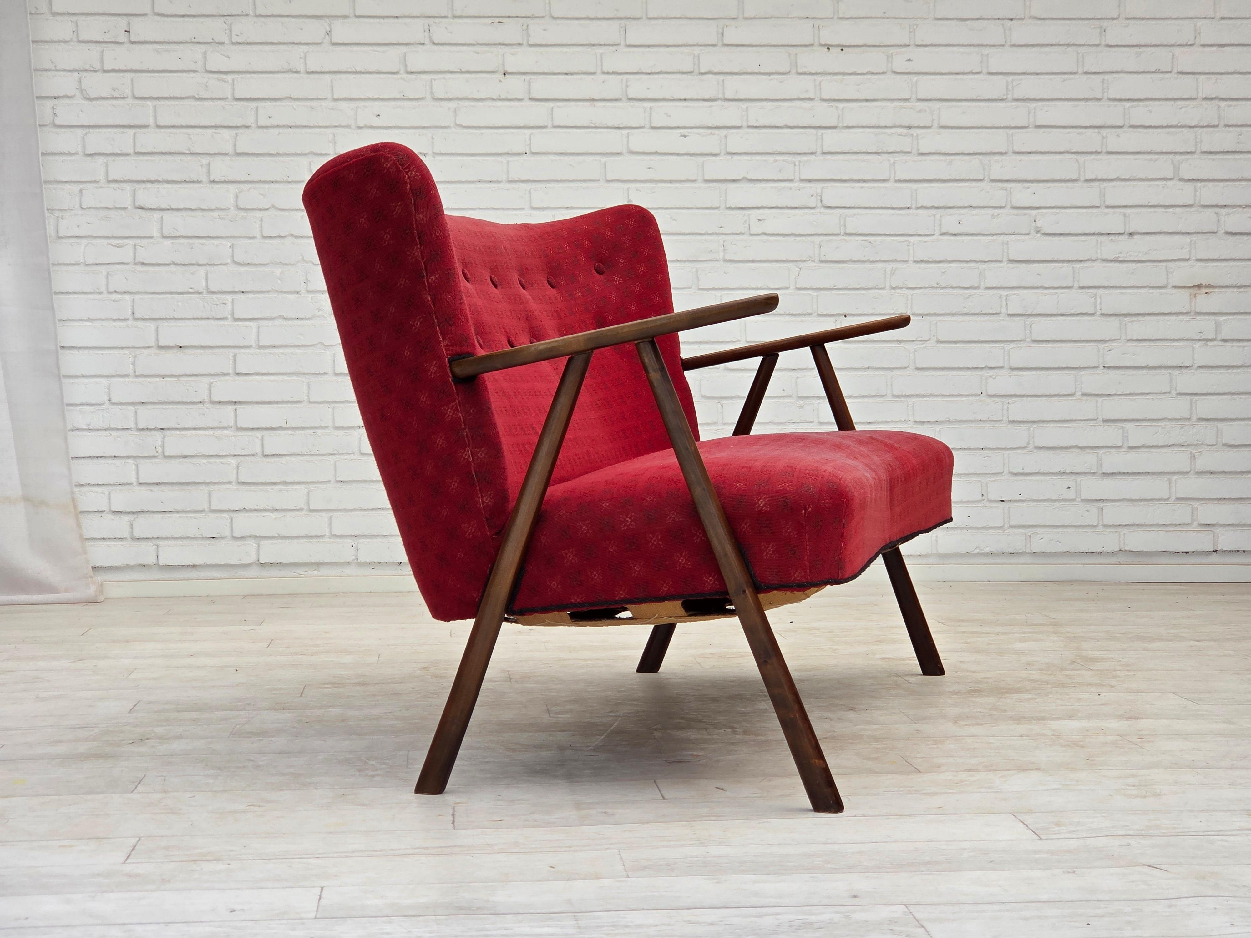 1960s, Danish 2-seater sofa, red furniture fabric, beech wood legs and armrests. In Good Condition For Sale In Tarm, 82