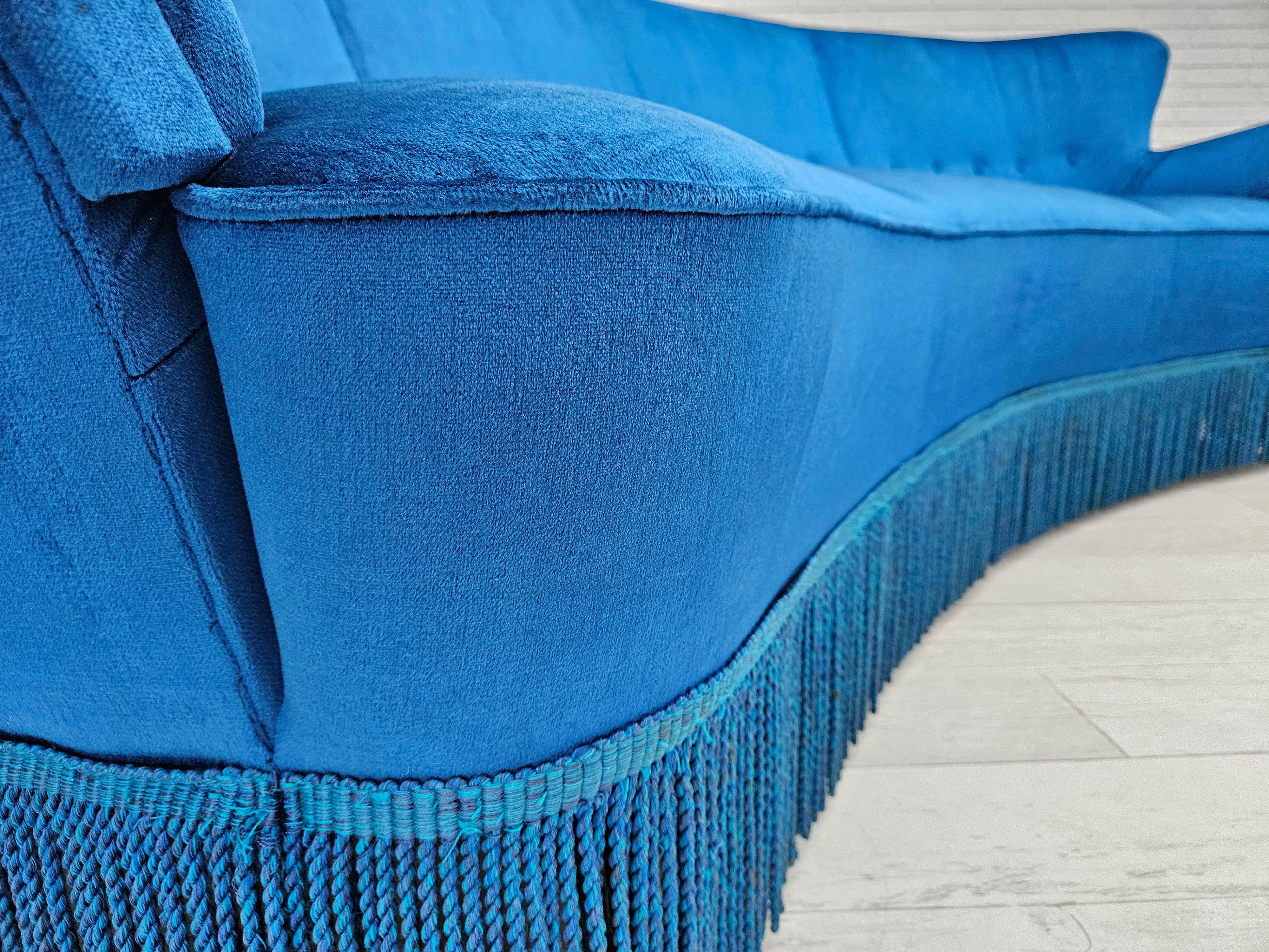 1960s, Danish 3-seater curved sofa, blue furniture velour, beech wood legs. For Sale 5