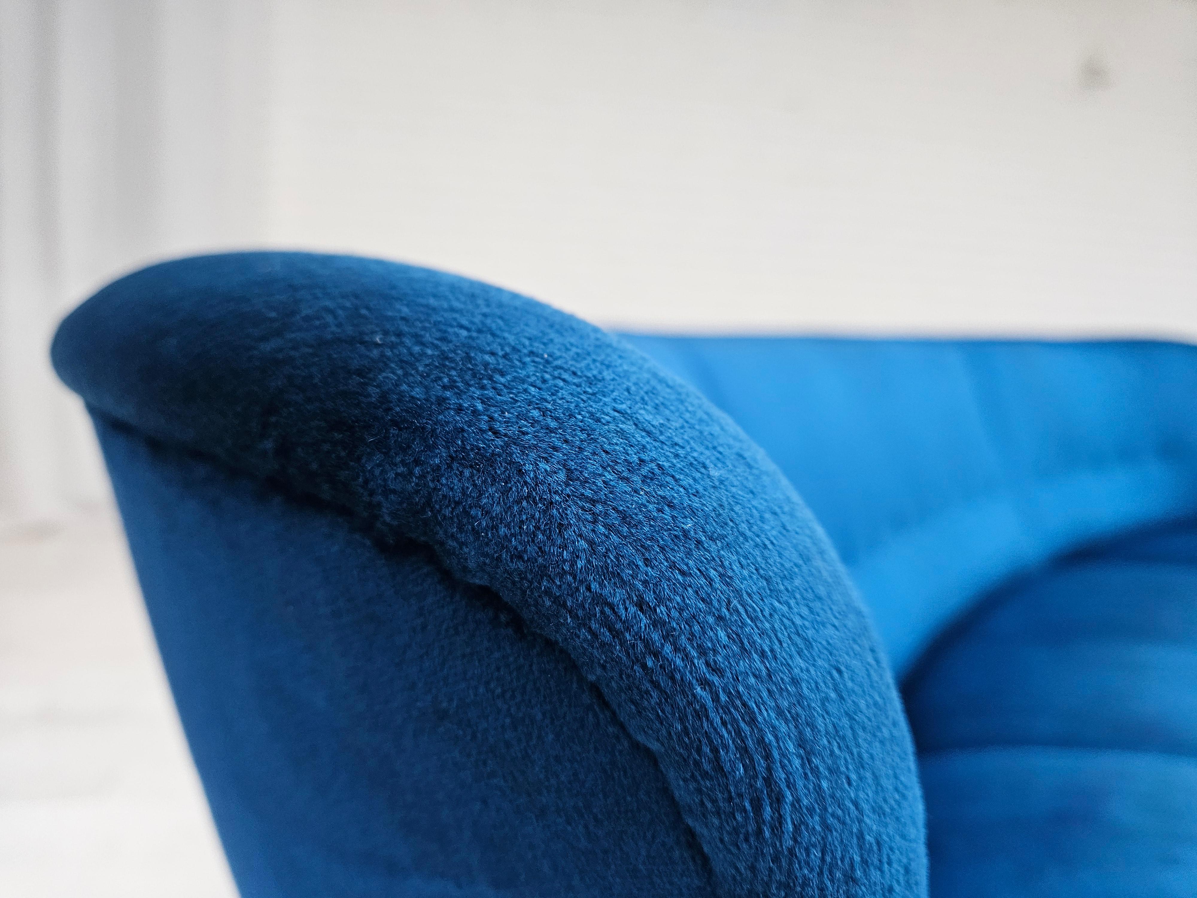 1960s, Danish 3-seater curved sofa, blue furniture velour, beech wood legs. For Sale 6