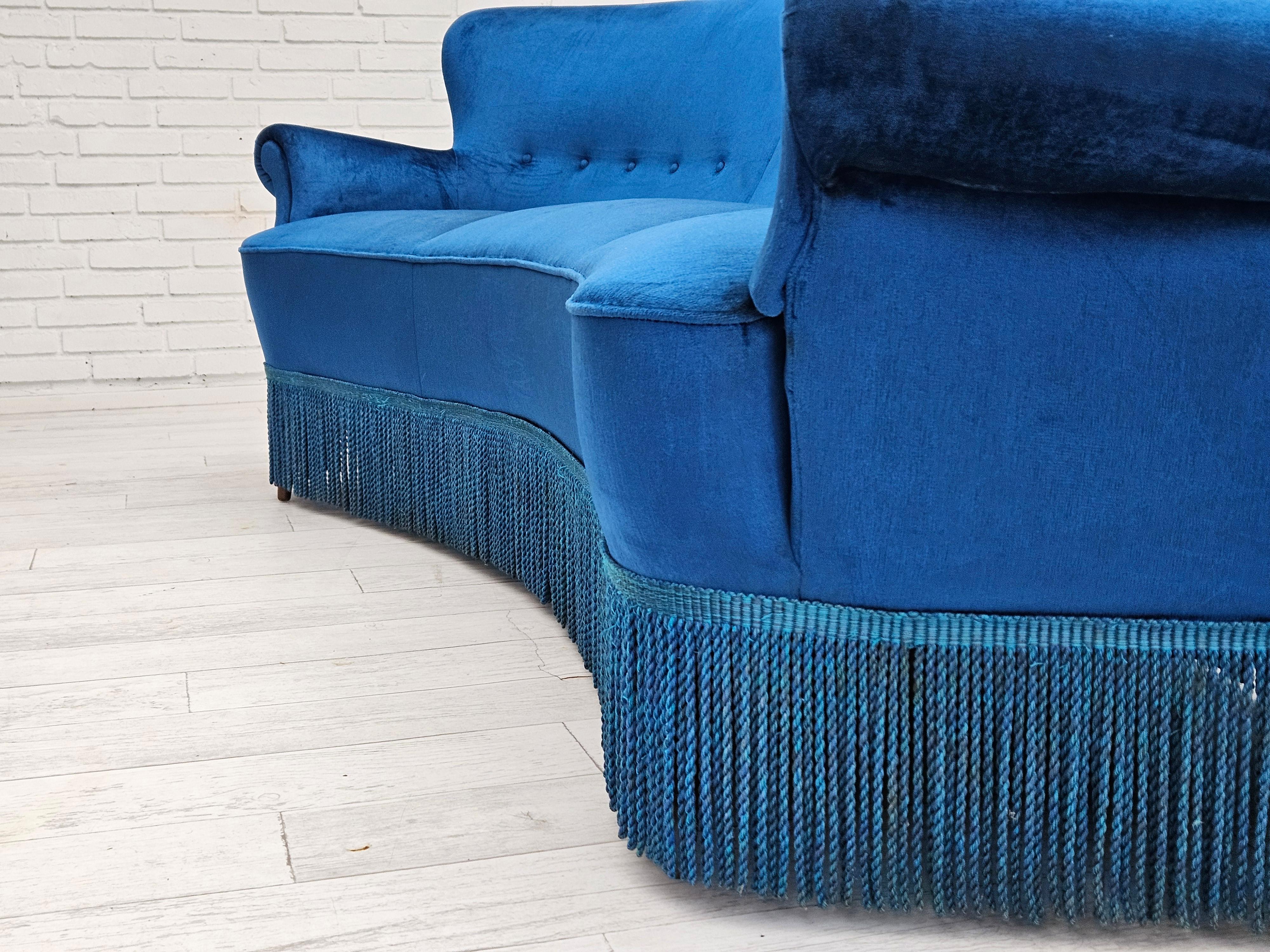 1960s, Danish 3-seater curved sofa, blue furniture velour, beech wood legs. For Sale 9