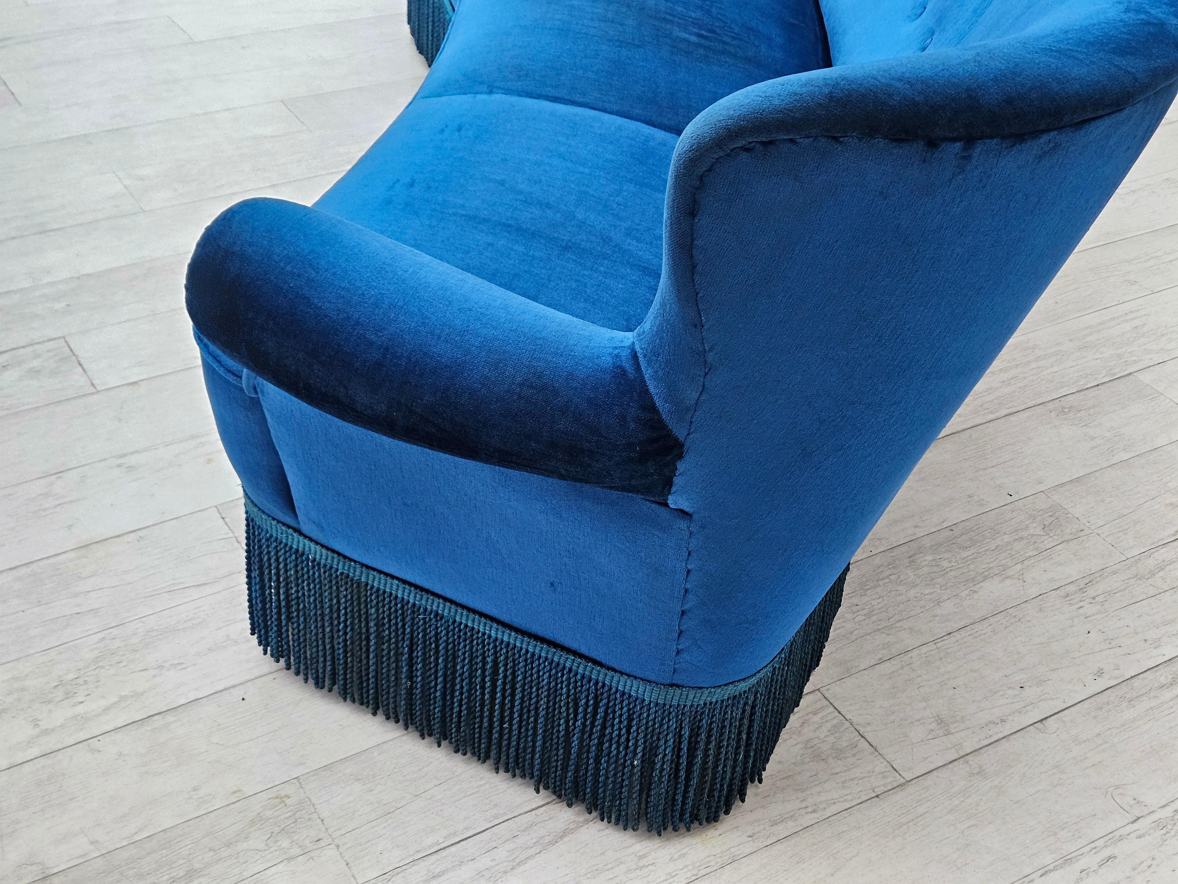 1960s, Danish 3-seater curved sofa, blue furniture velour, beech wood legs. For Sale 11