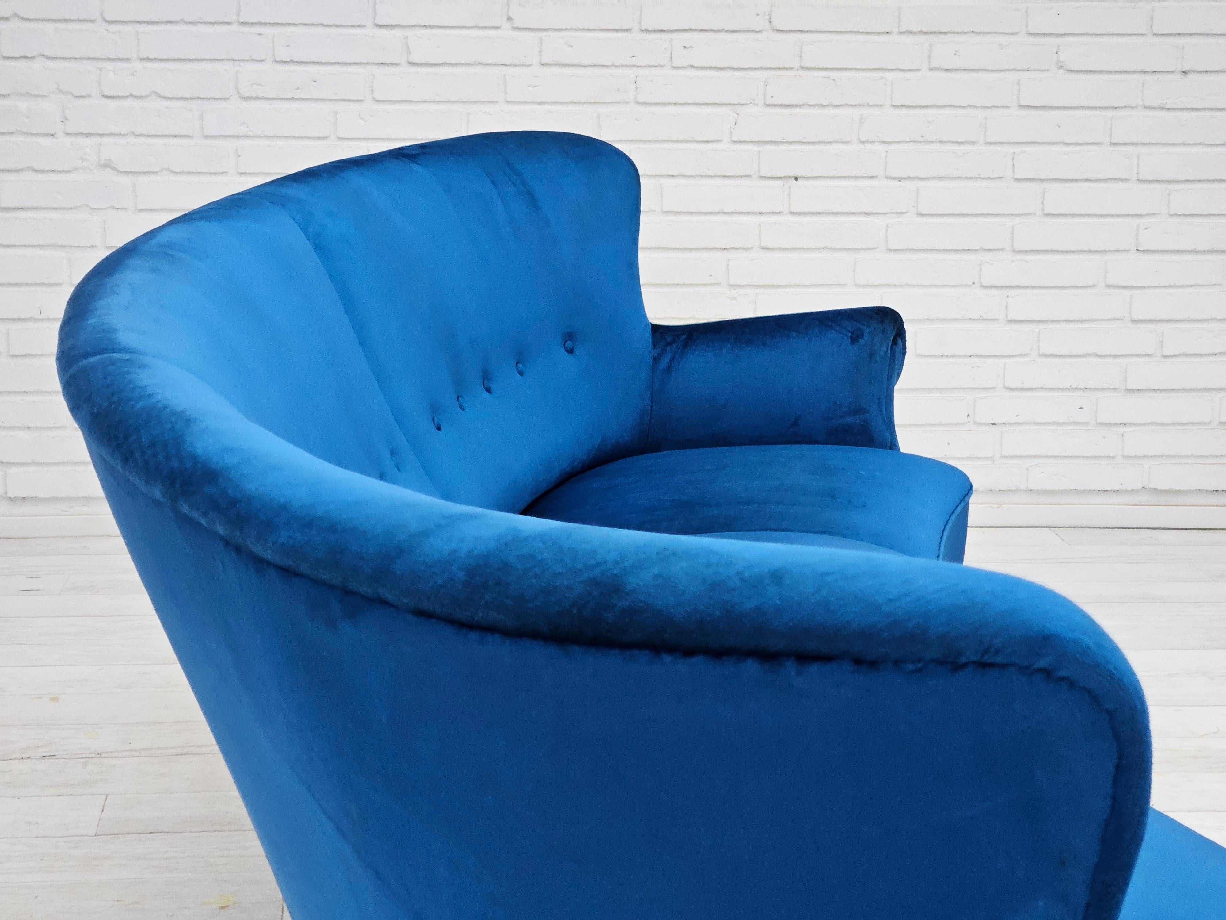 1960s, Danish 3-seater curved sofa, blue furniture velour, beech wood legs. For Sale 12