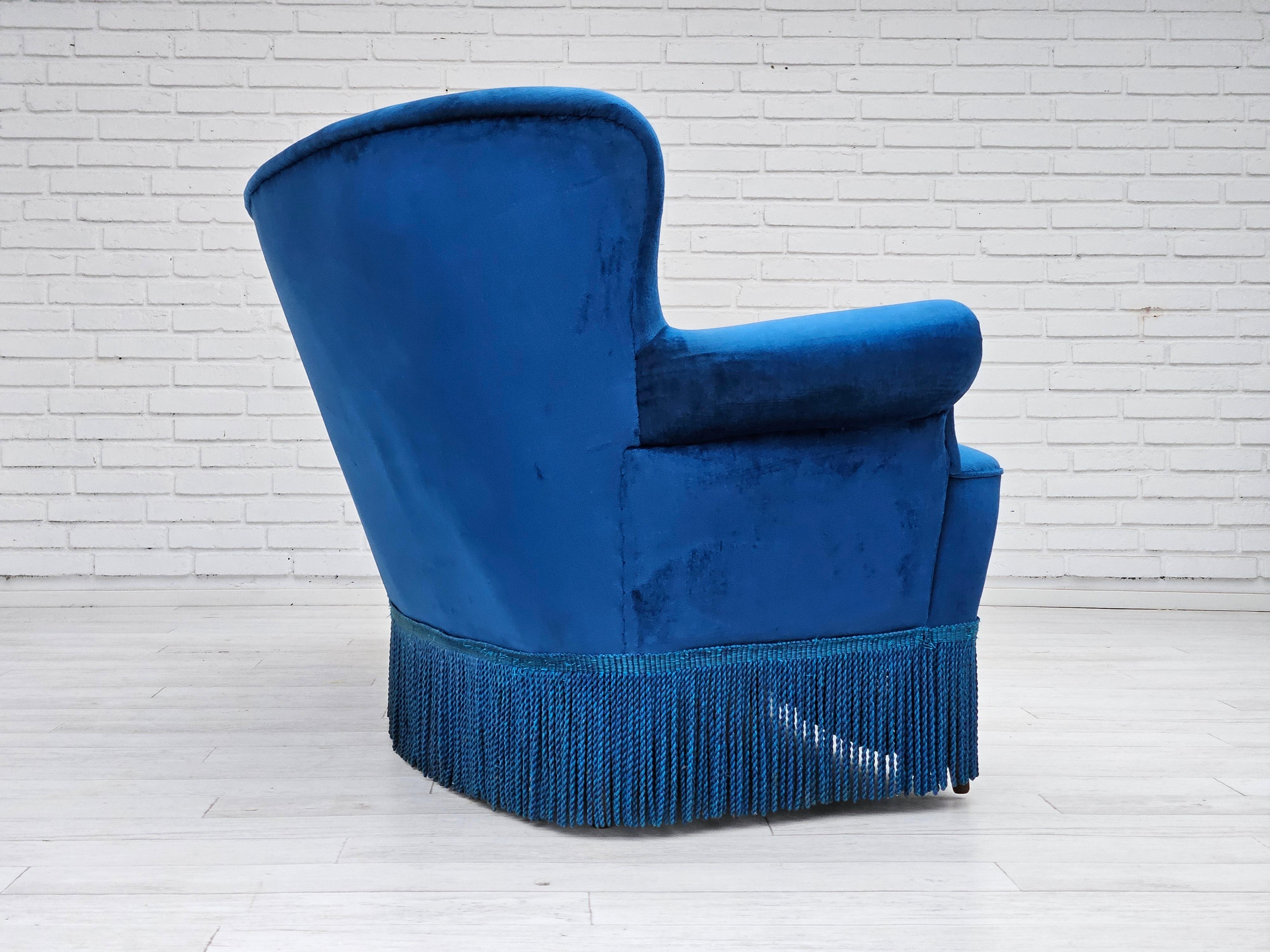 Scandinavian Modern 1960s, Danish 3-seater curved sofa, blue furniture velour, beech wood legs. For Sale