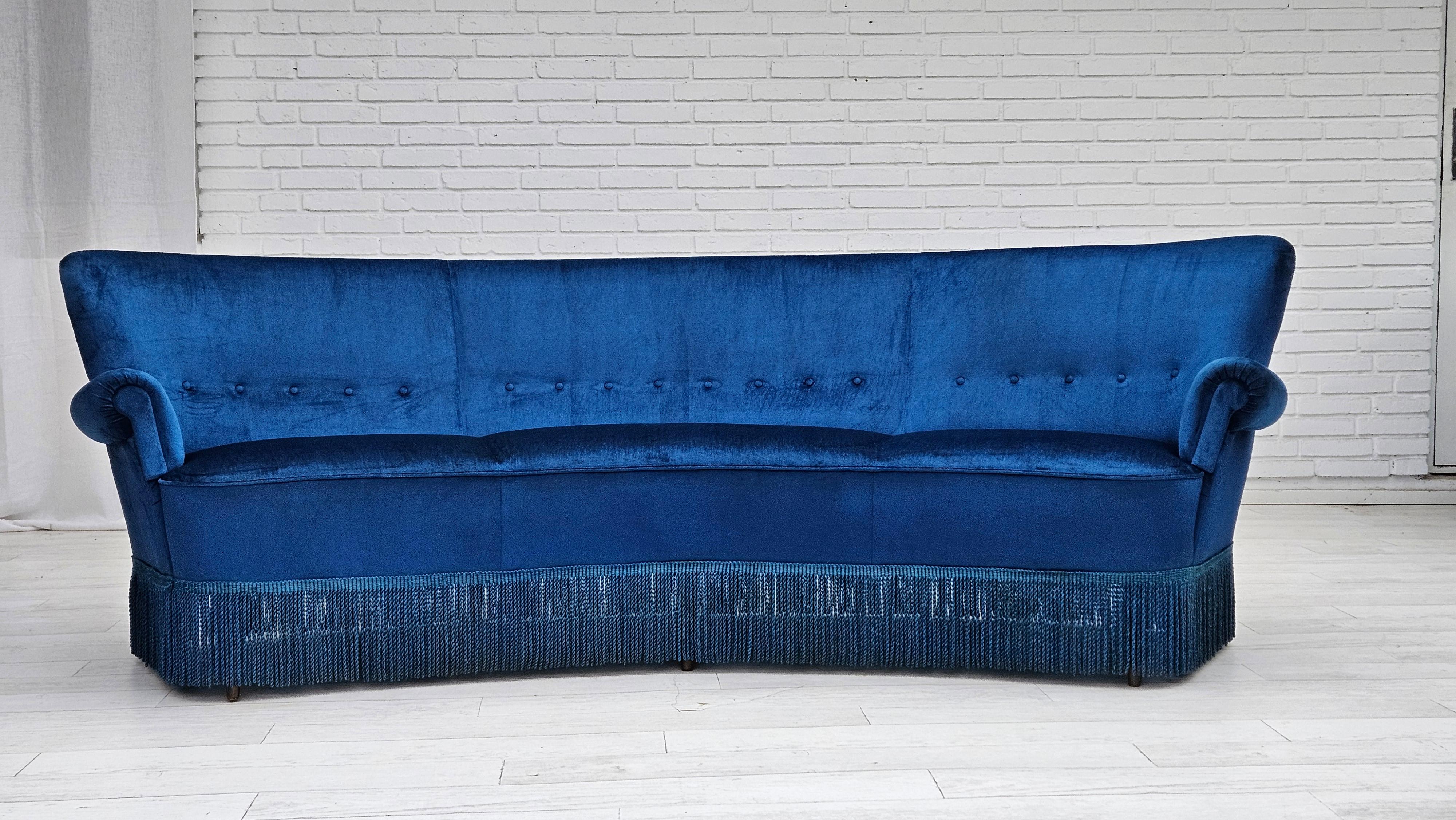 1960s, Danish 3-seater curved sofa, blue furniture velour, beech wood legs. For Sale 2