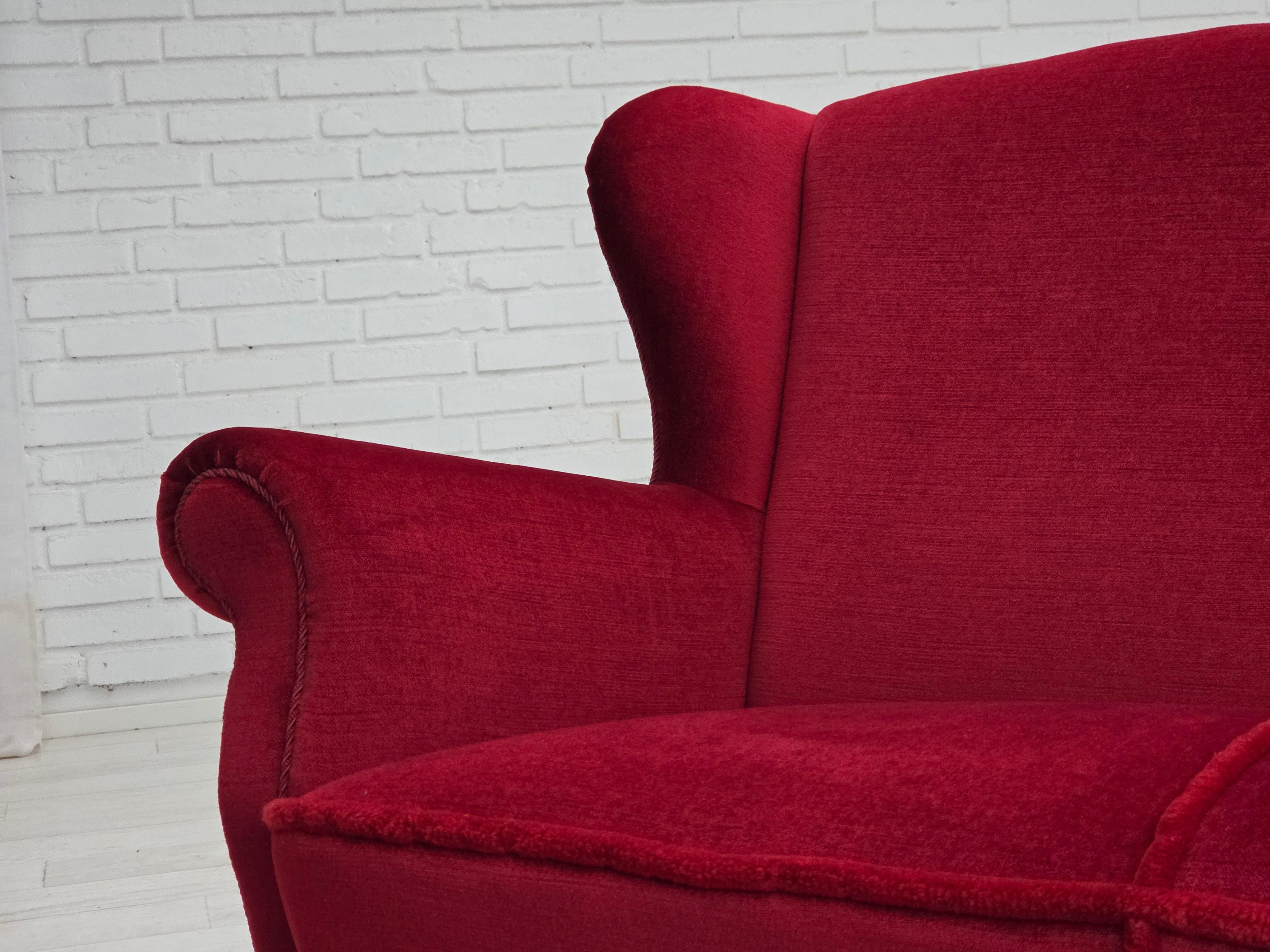 1960s, Danish 3-seater curved sofa, red furniture velour. For Sale 7