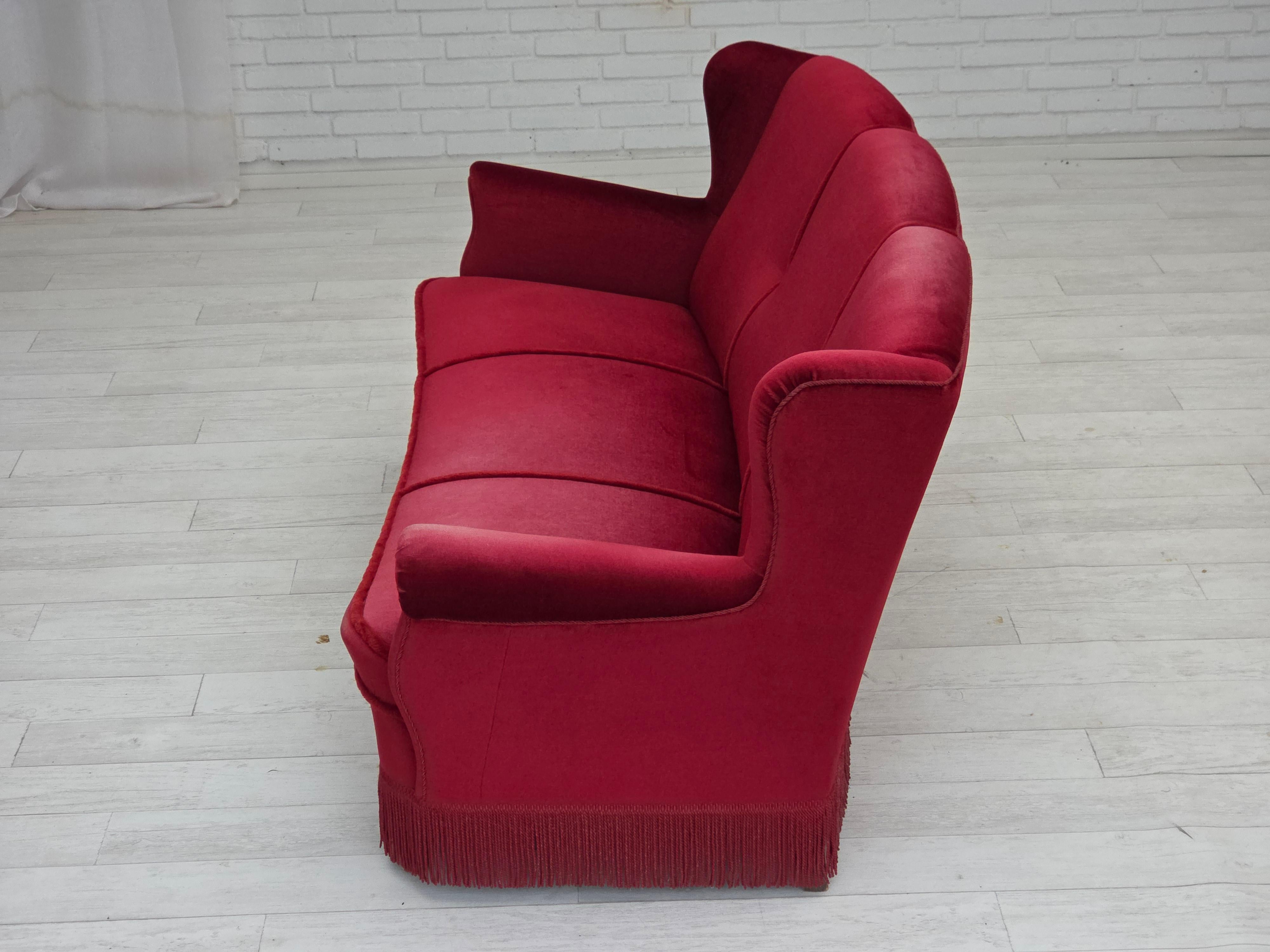 1960s, Danish 3-seater curved sofa, red furniture velour. For Sale 2