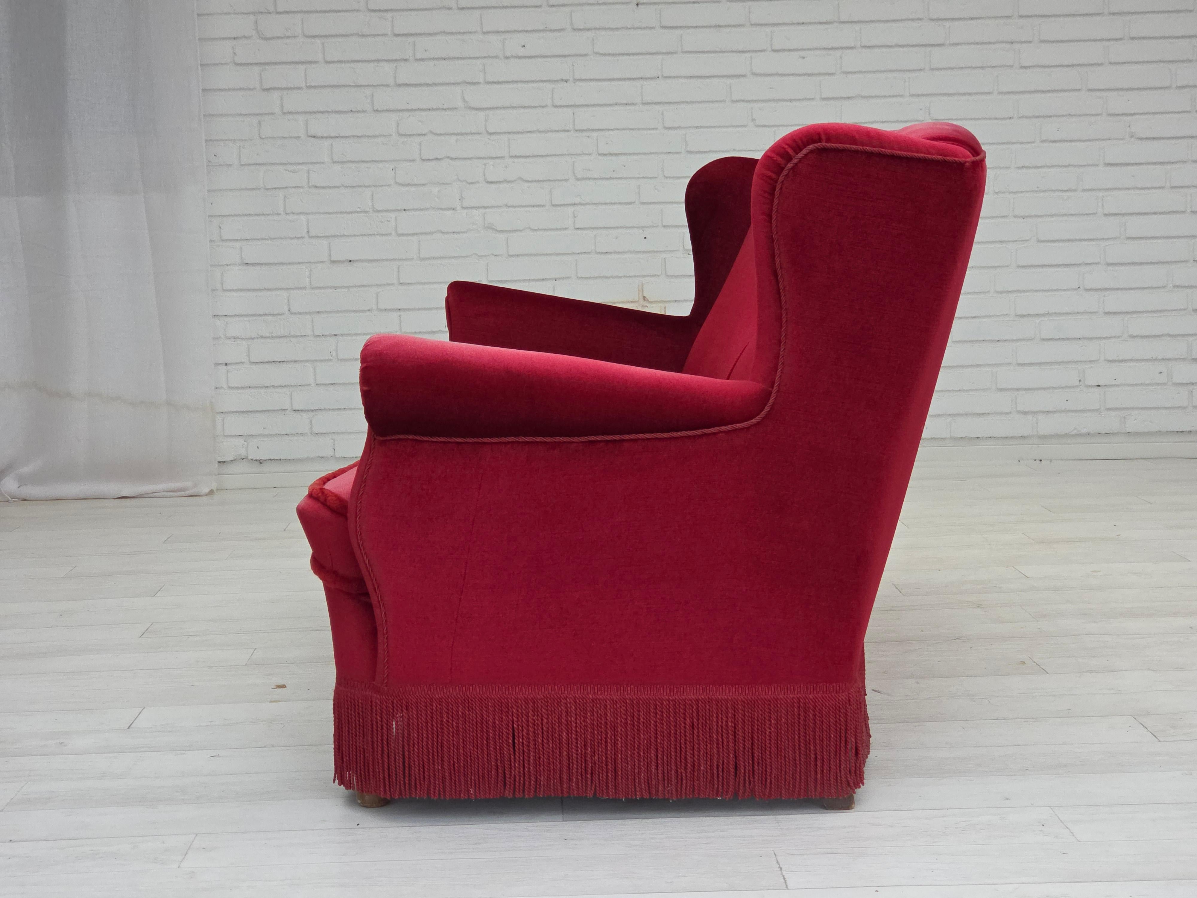 1960s, Danish 3-seater curved sofa, red furniture velour. For Sale 3