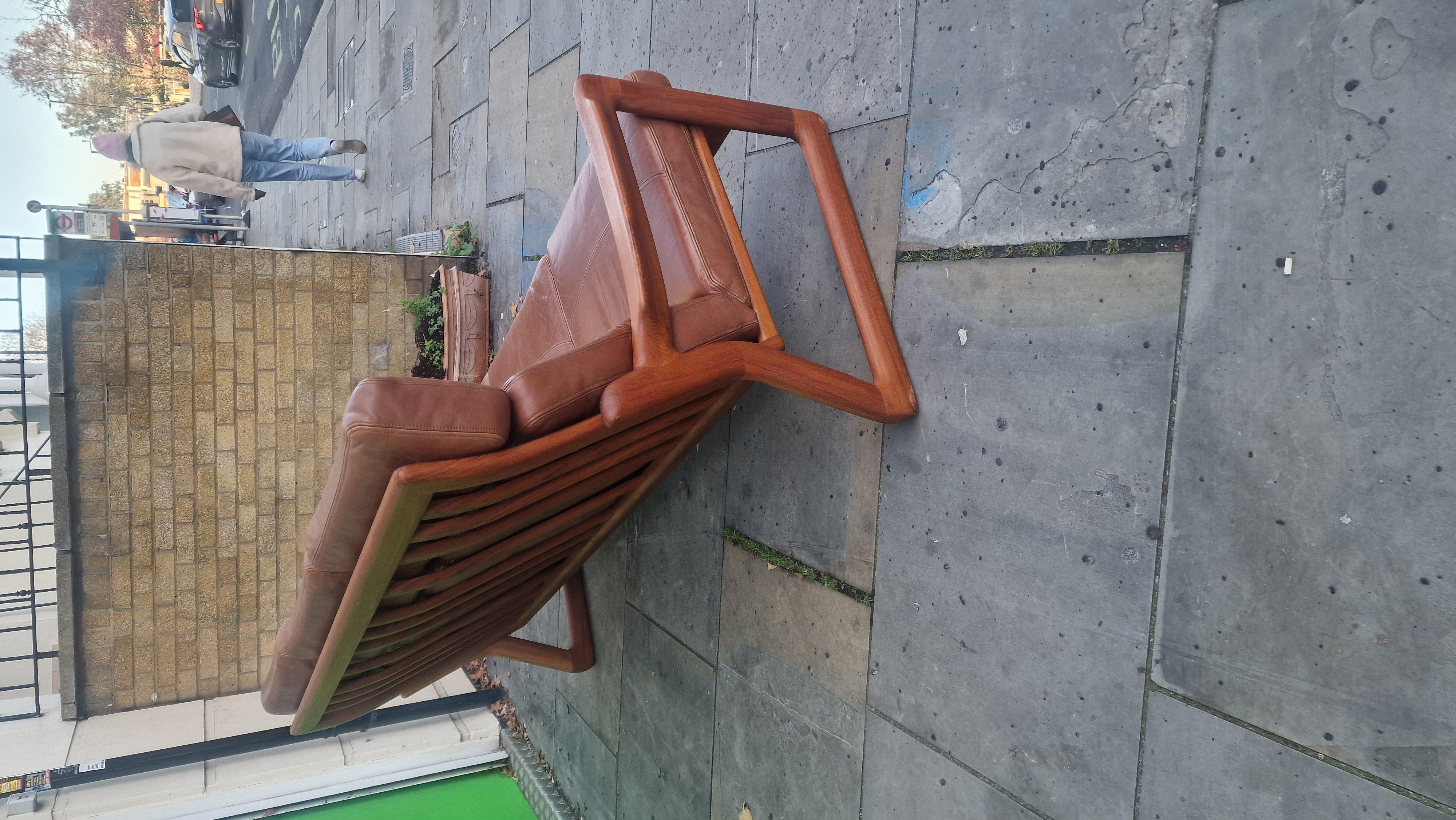 1960s Danish 3 seater leather sofa by Komfort In Good Condition For Sale In London, Lambeth