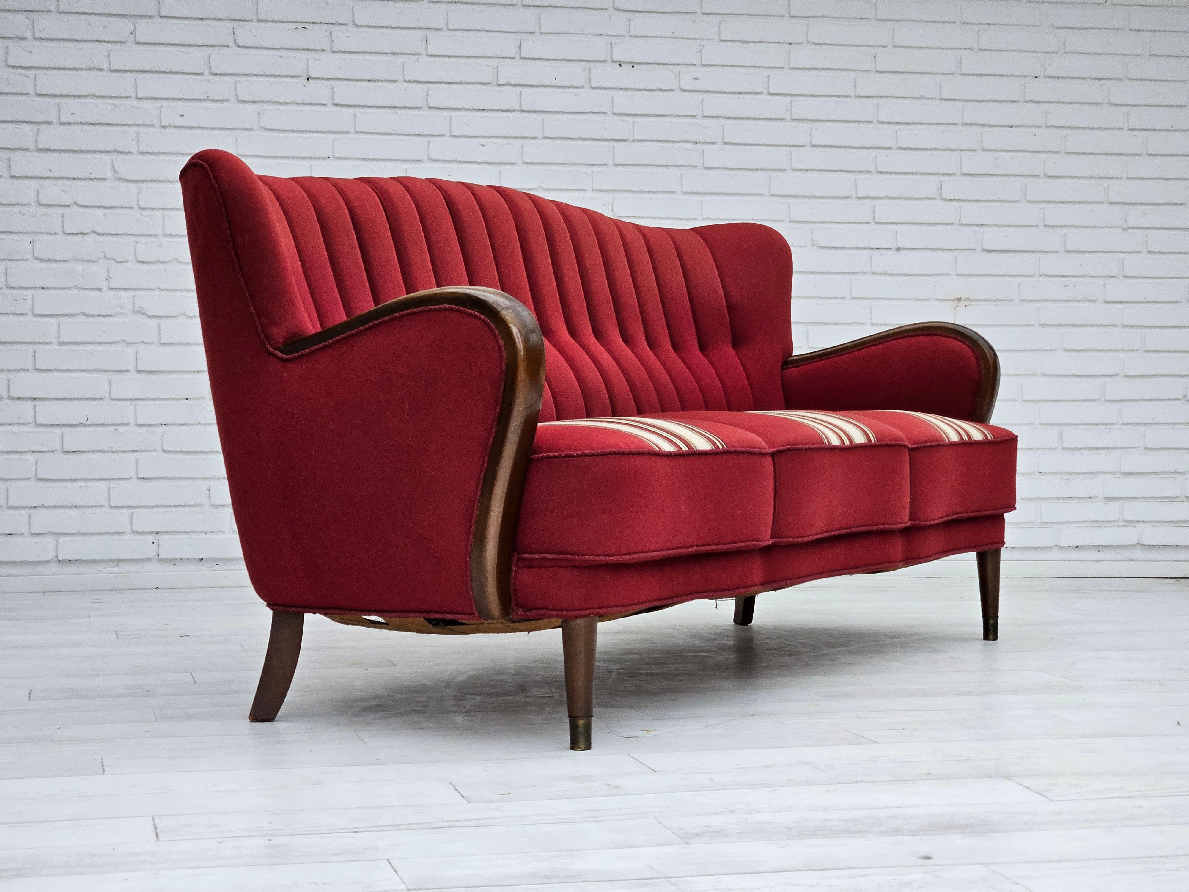 Scandinavian Modern 1960s, Danish 3-seater sofa by Alfred Christensen, red furniture wool, original. For Sale