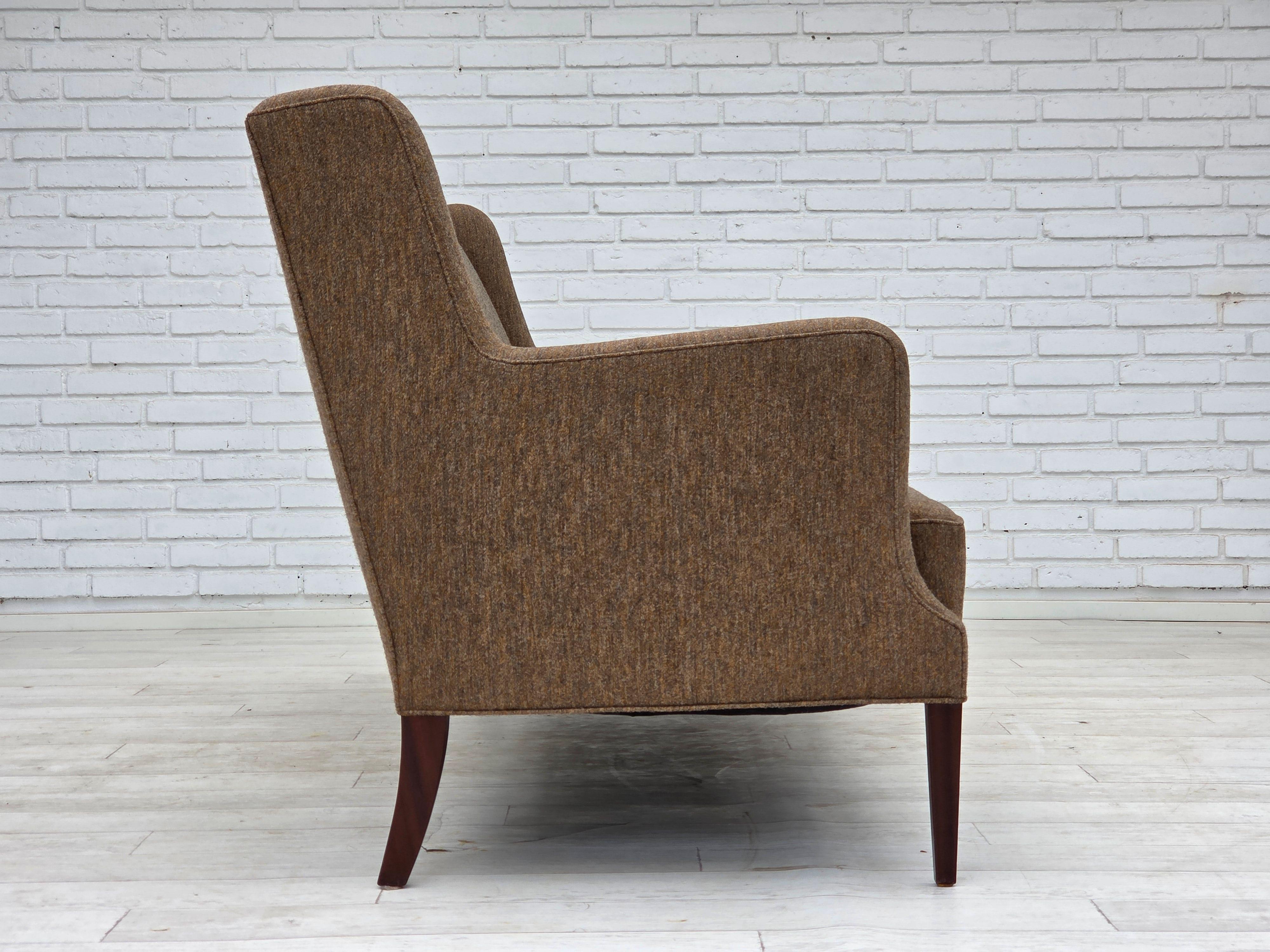 Danois Années 1960, canapé 3 places, meubles en laine, bois de teck, danois en vente