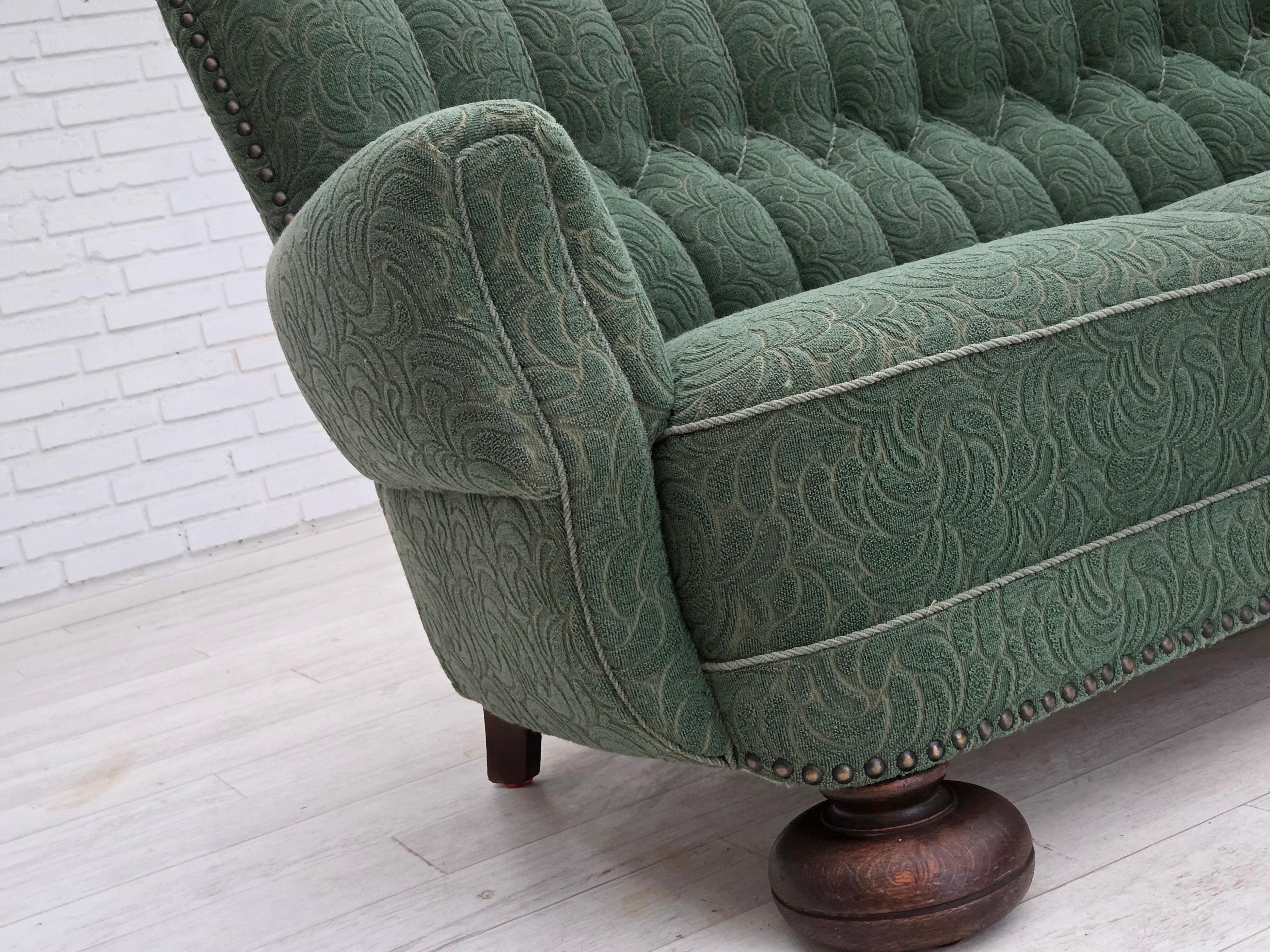 Años 60, sofá danés de 3 plazas, muebles de lana verde, madera de roble. Danés en venta