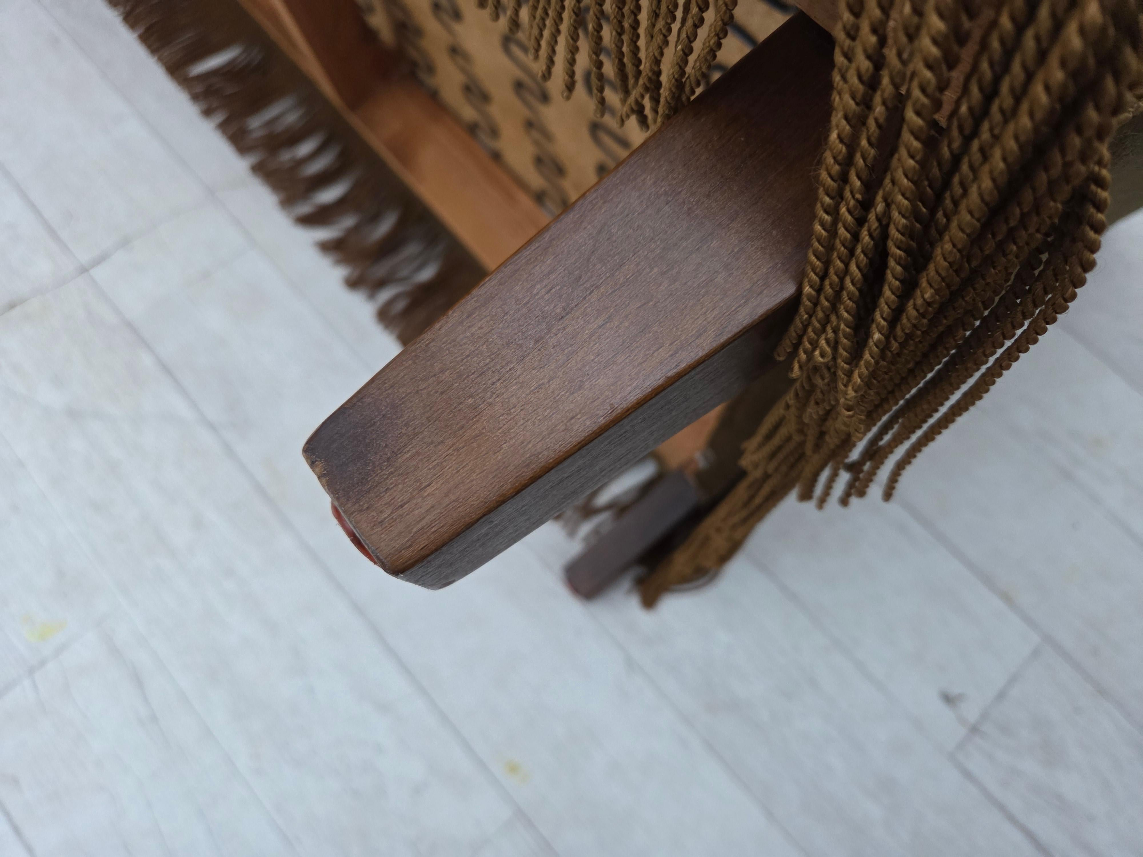 Années 1960, canapé danois 3 places, velours d'ameublement vert olive, bois de hêtre. en vente 8