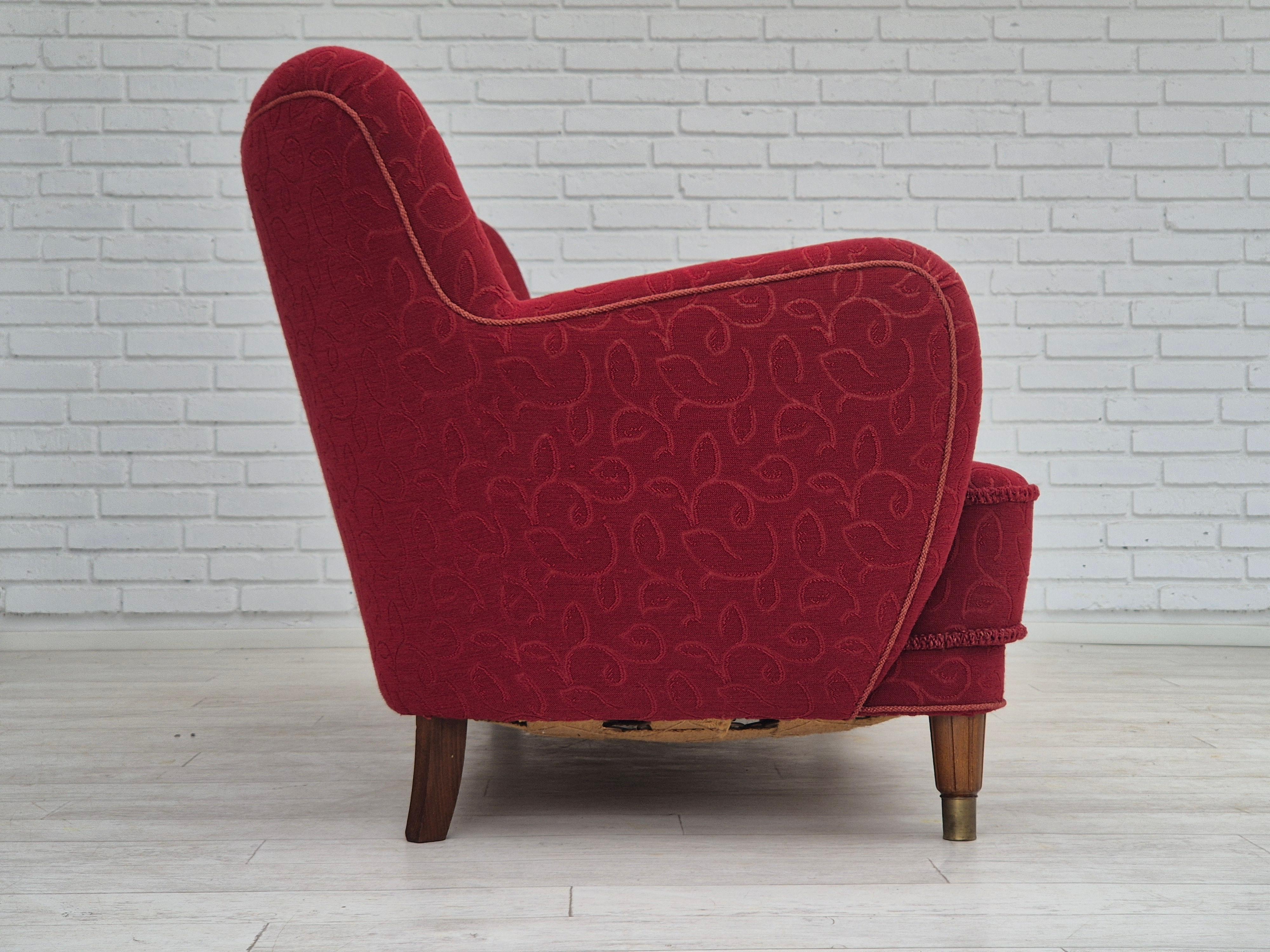 1960er Jahre, dänisches 3-Sitzer-Sofa, Originalzustand, Baumwollstoff. (Dänisch) im Angebot