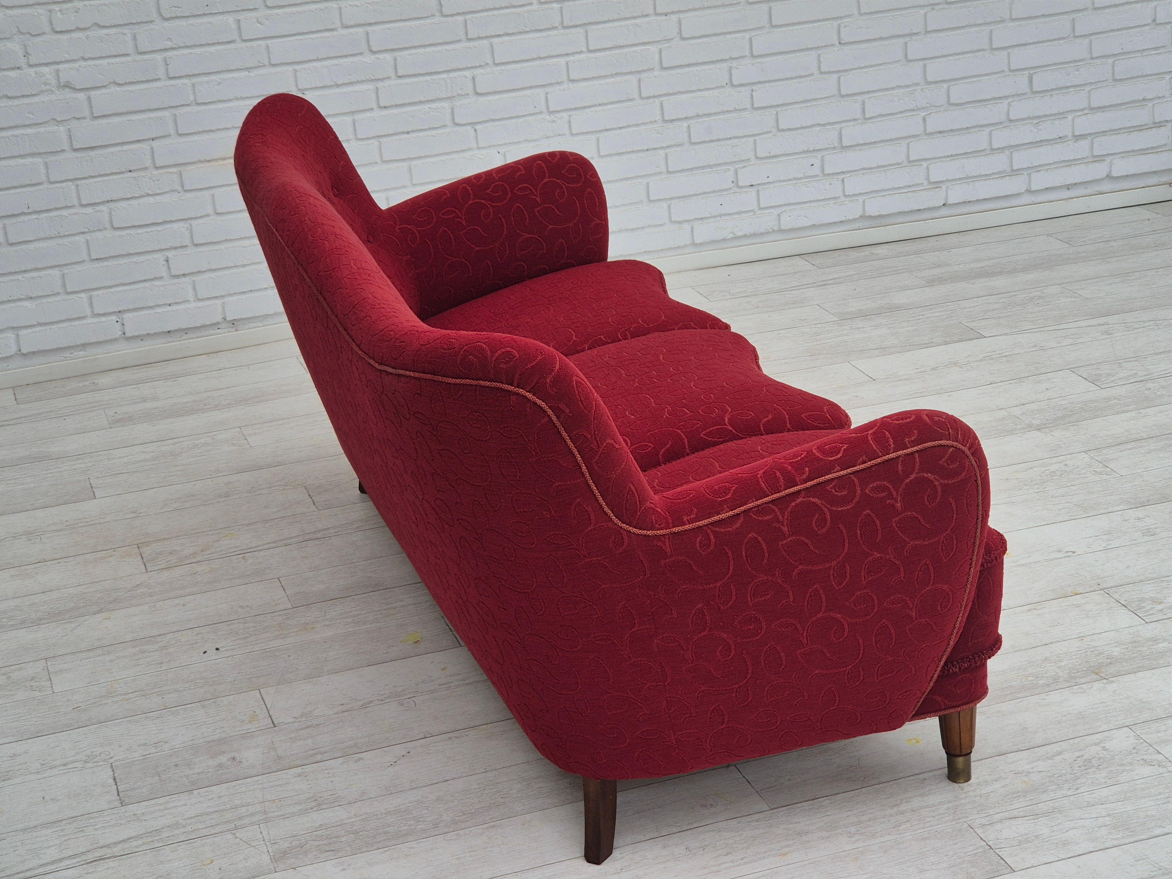 Mid-20th Century 1960s, Danish 3 seater sofa, original condition, cotton-wool fabric. For Sale