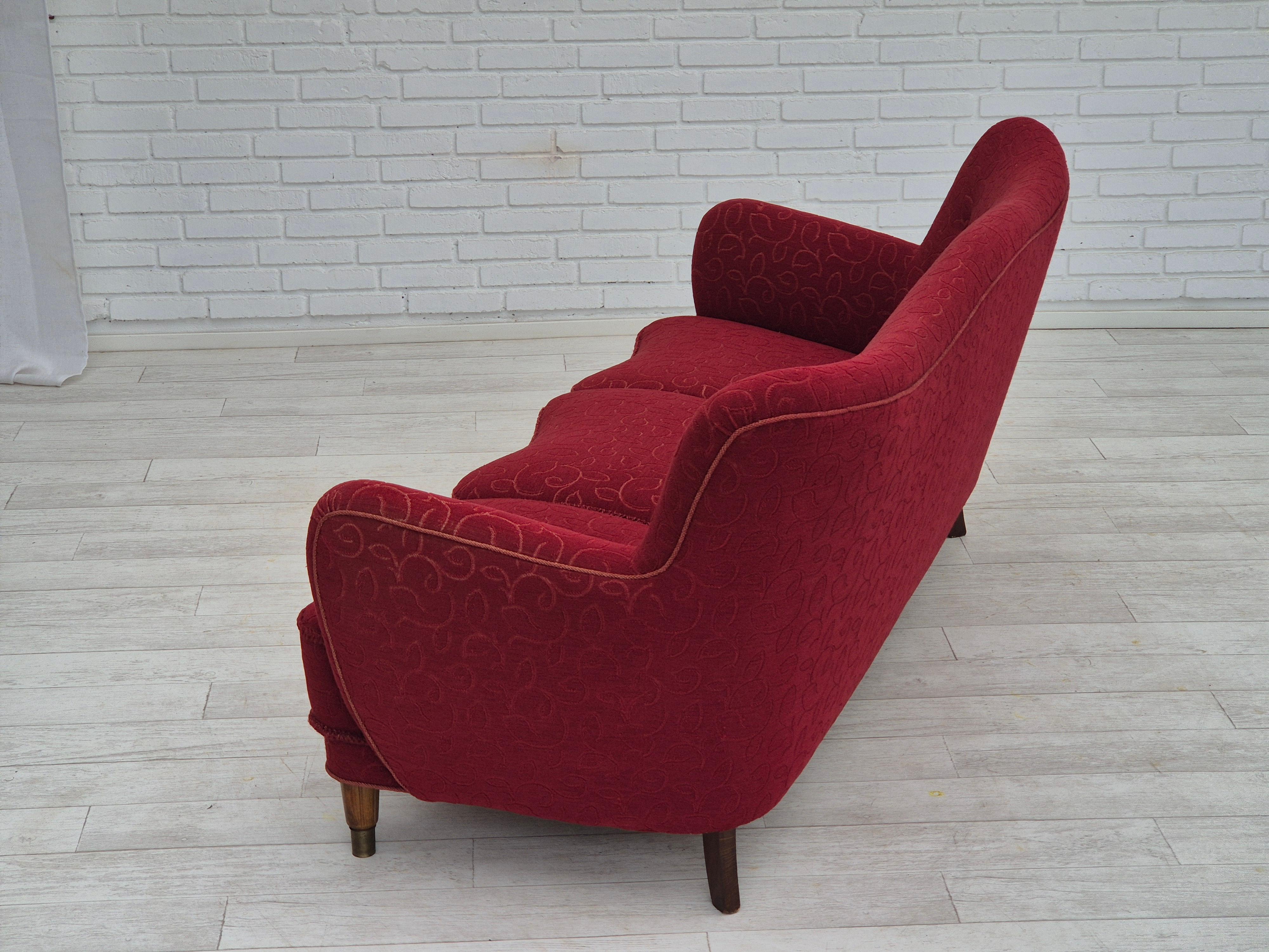 1960er Jahre, dänisches 3-Sitzer-Sofa, Originalzustand, Baumwollstoff. (Messing) im Angebot