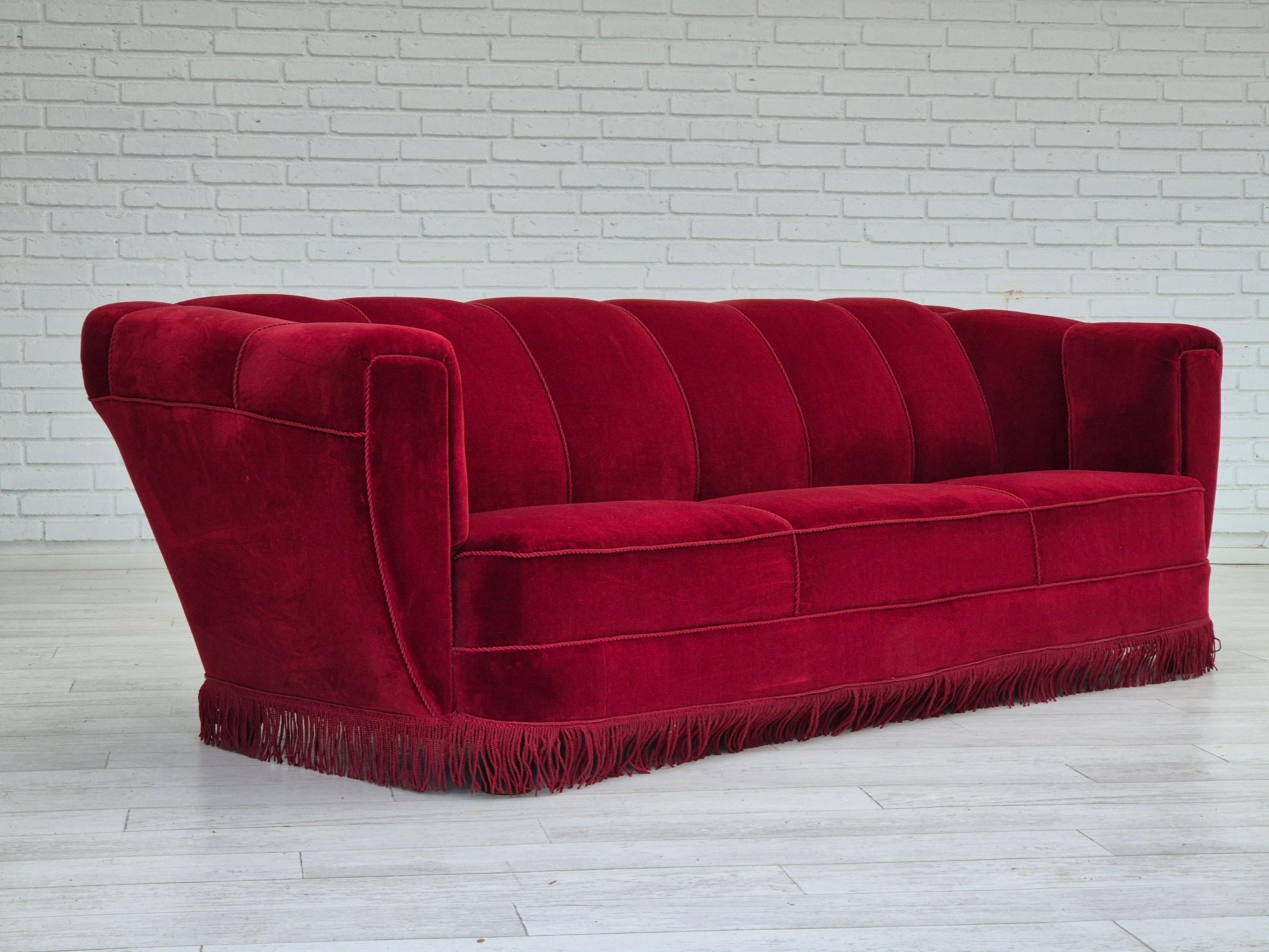 1960s, Danish 3 seater sofa, original condition, furniture velour, oak wood legs In Good Condition For Sale In Tarm, 82