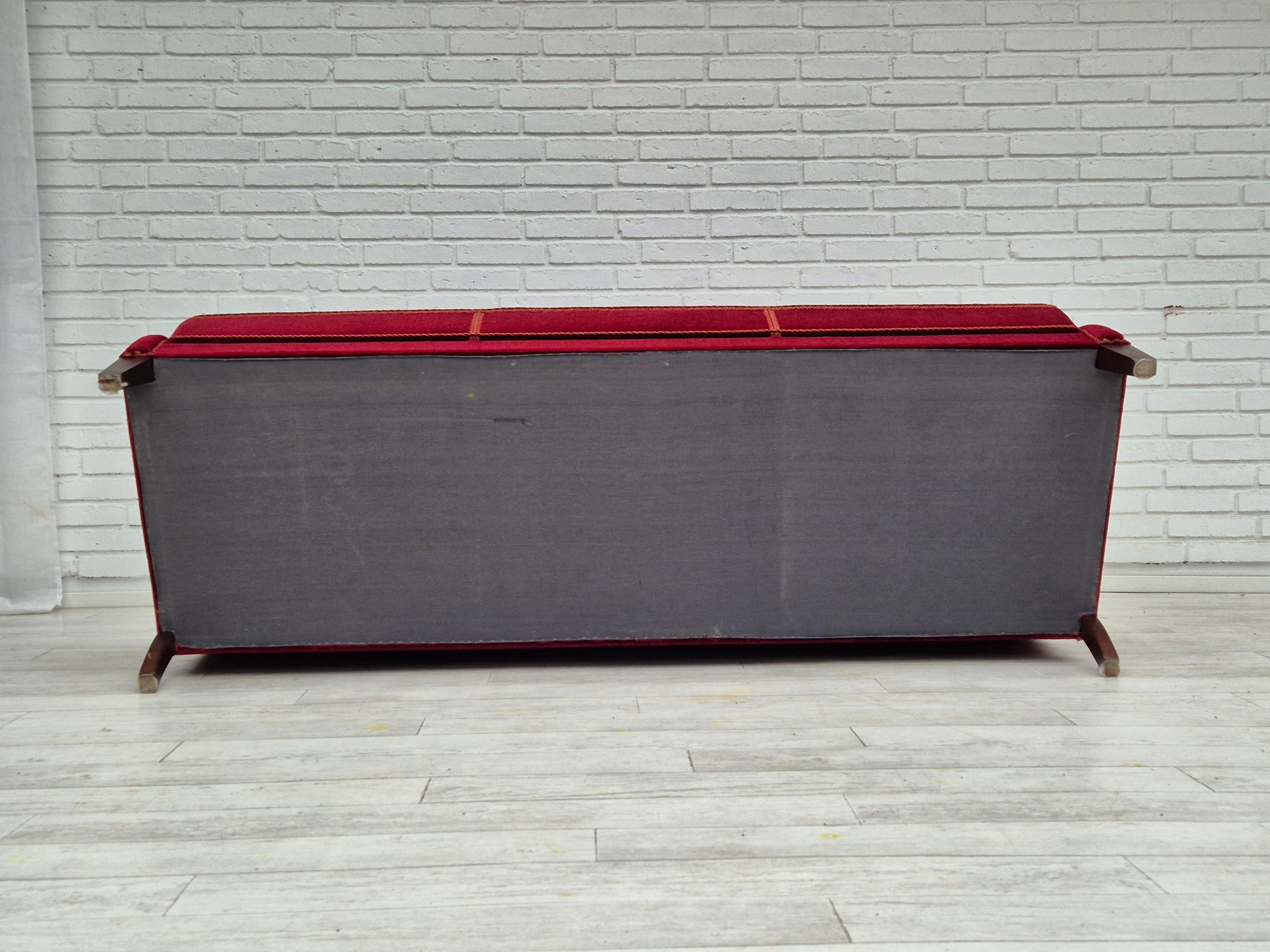 1960er Jahre, dänisches 3-Sitzer-Sofa, guter Originalzustand, Möbel Velours, Buche. 10