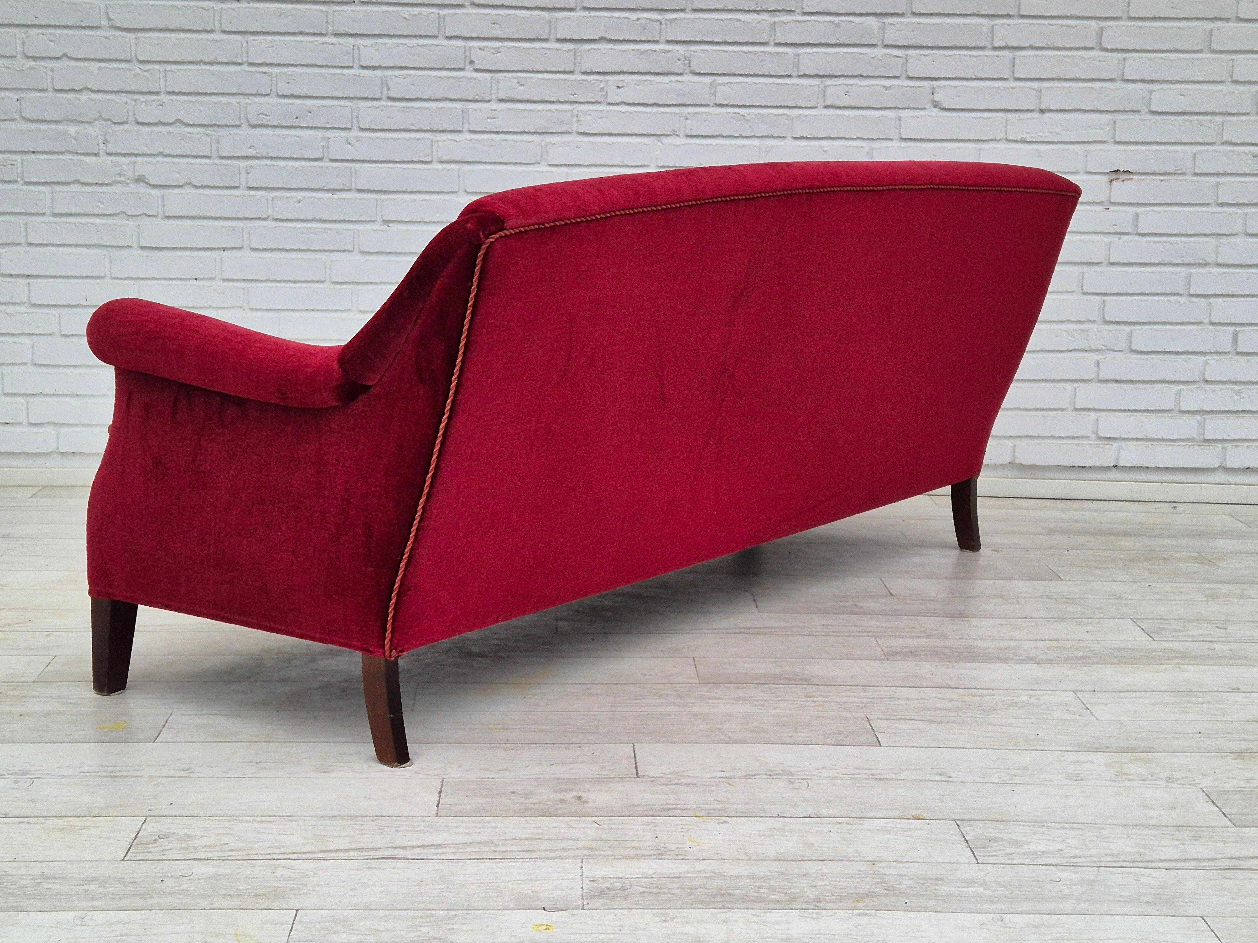 1960er Jahre, dänisches 3-Sitzer-Sofa, guter Originalzustand, Möbel Velours, Buche. 1