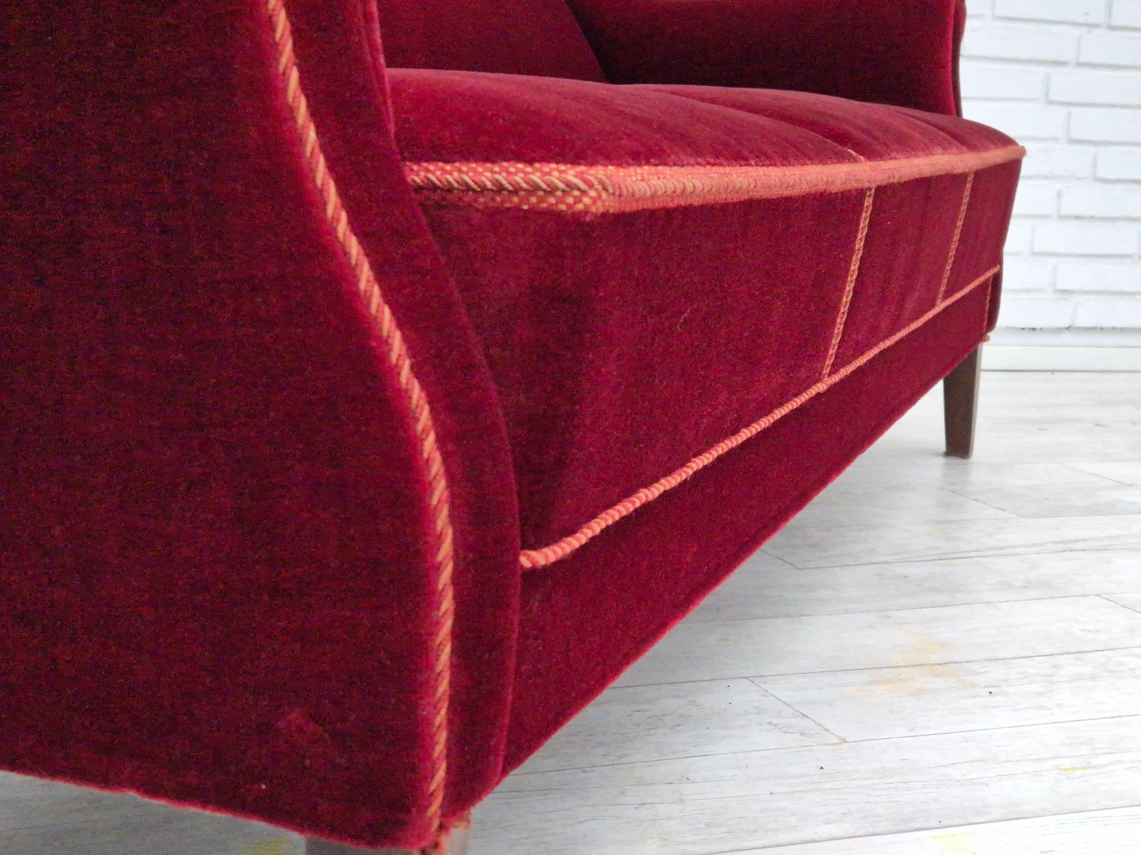 1960er Jahre, dänisches 3-Sitzer-Sofa, guter Originalzustand, Möbel Velours, Buche. 2